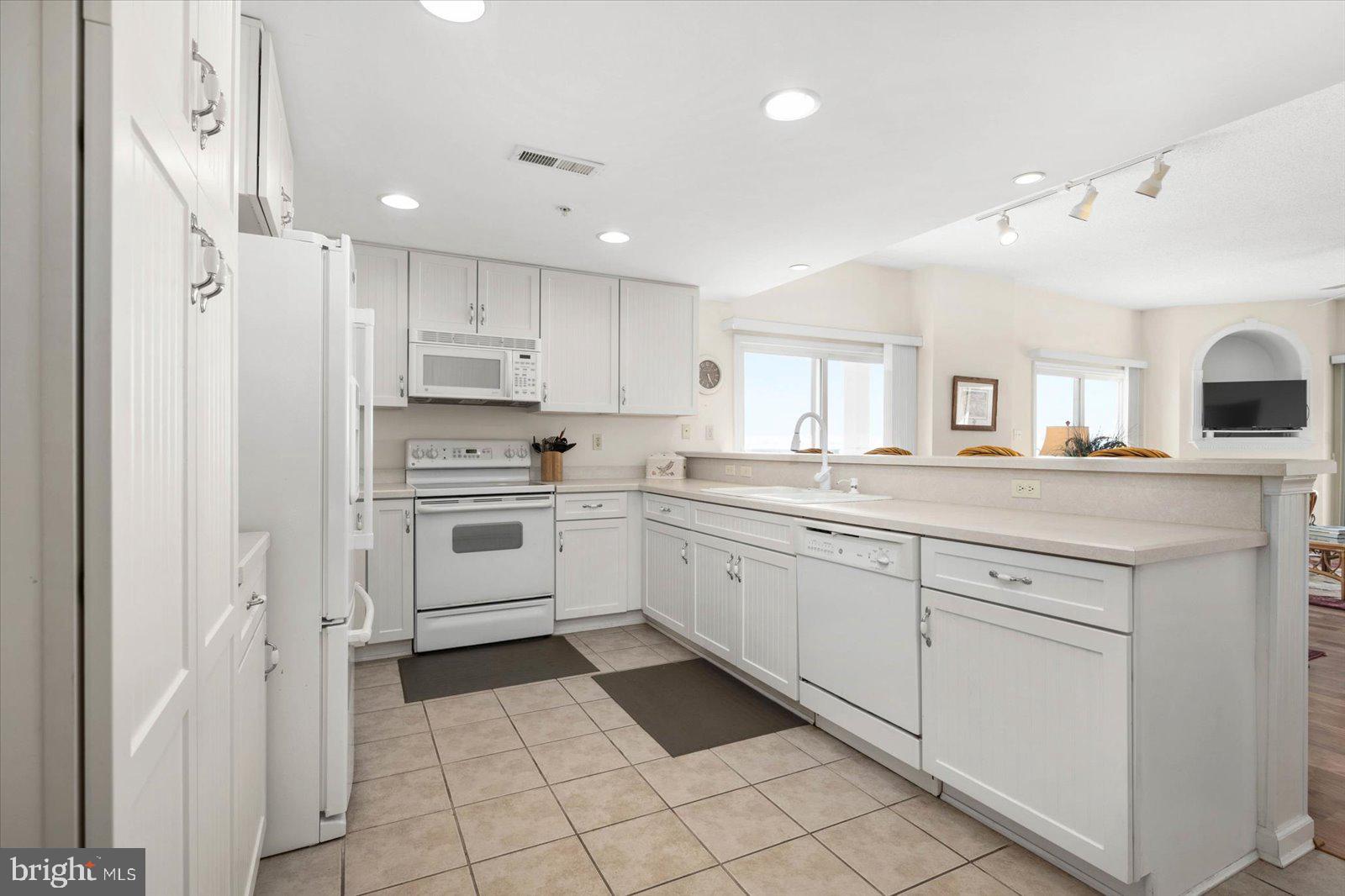 HARBOUR LIGHT CONDOS - Residential