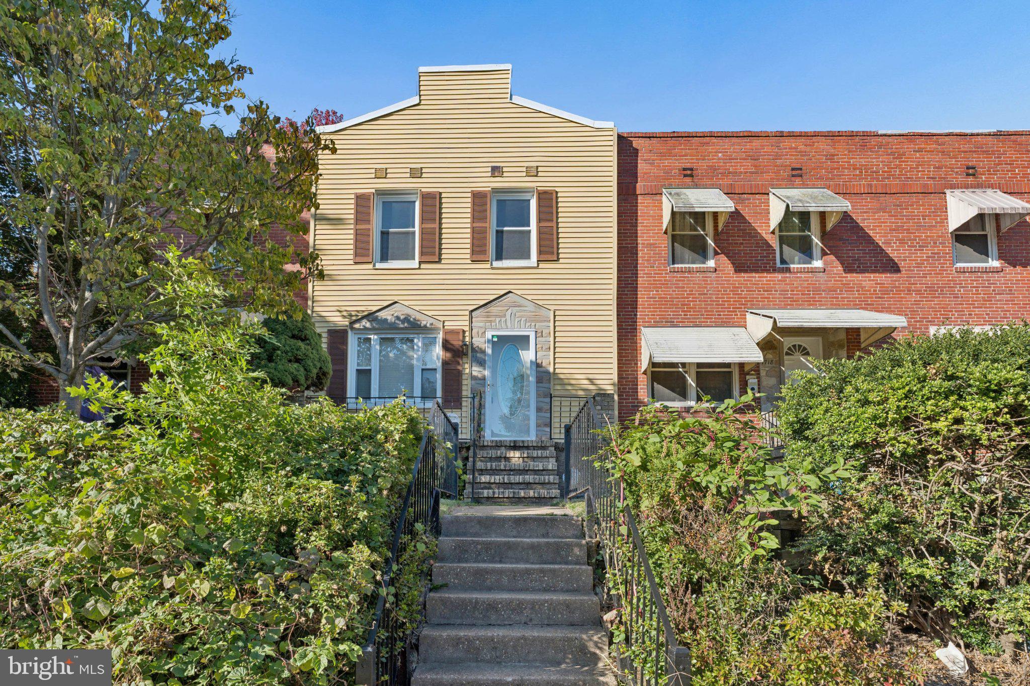 1716 REDWOOD AVENUE