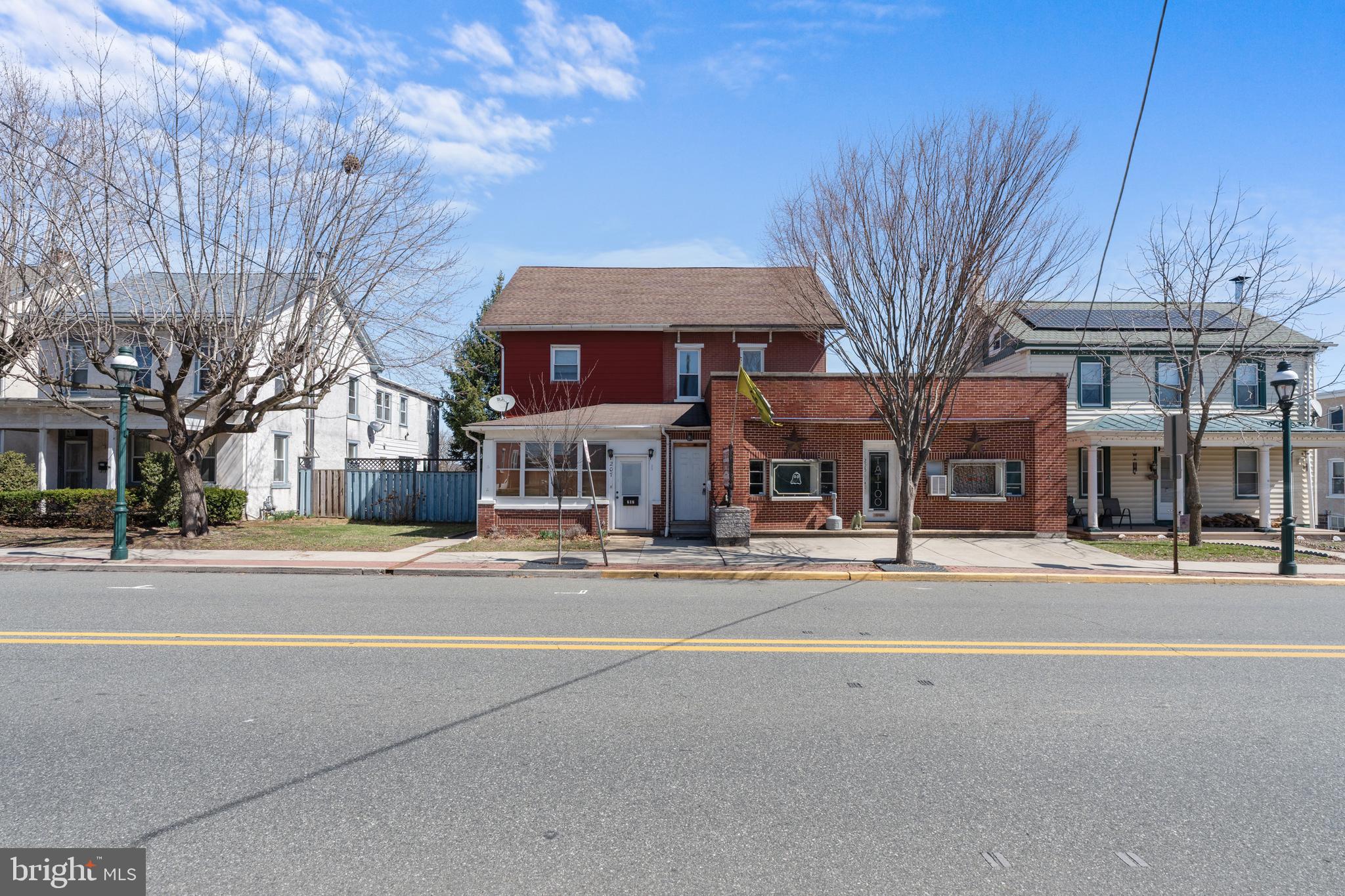 Fantastic Investment Opportunity in the heart of East Greenville! 4 units total! 1 retail unit and 3 residential units!
Rent roll is as follows:
- Retail Unit (tattoo parlor currently) - $1300 /mo
- Residential Unit 1 - 3 bed 1 Bath - $1500 / mo
- Residential Unit 2 - 1 bed 1bath $1250 / mo
- Residential Unit 3 - 1 bed 1 bath $500 / mo
All leases are month to month currently.