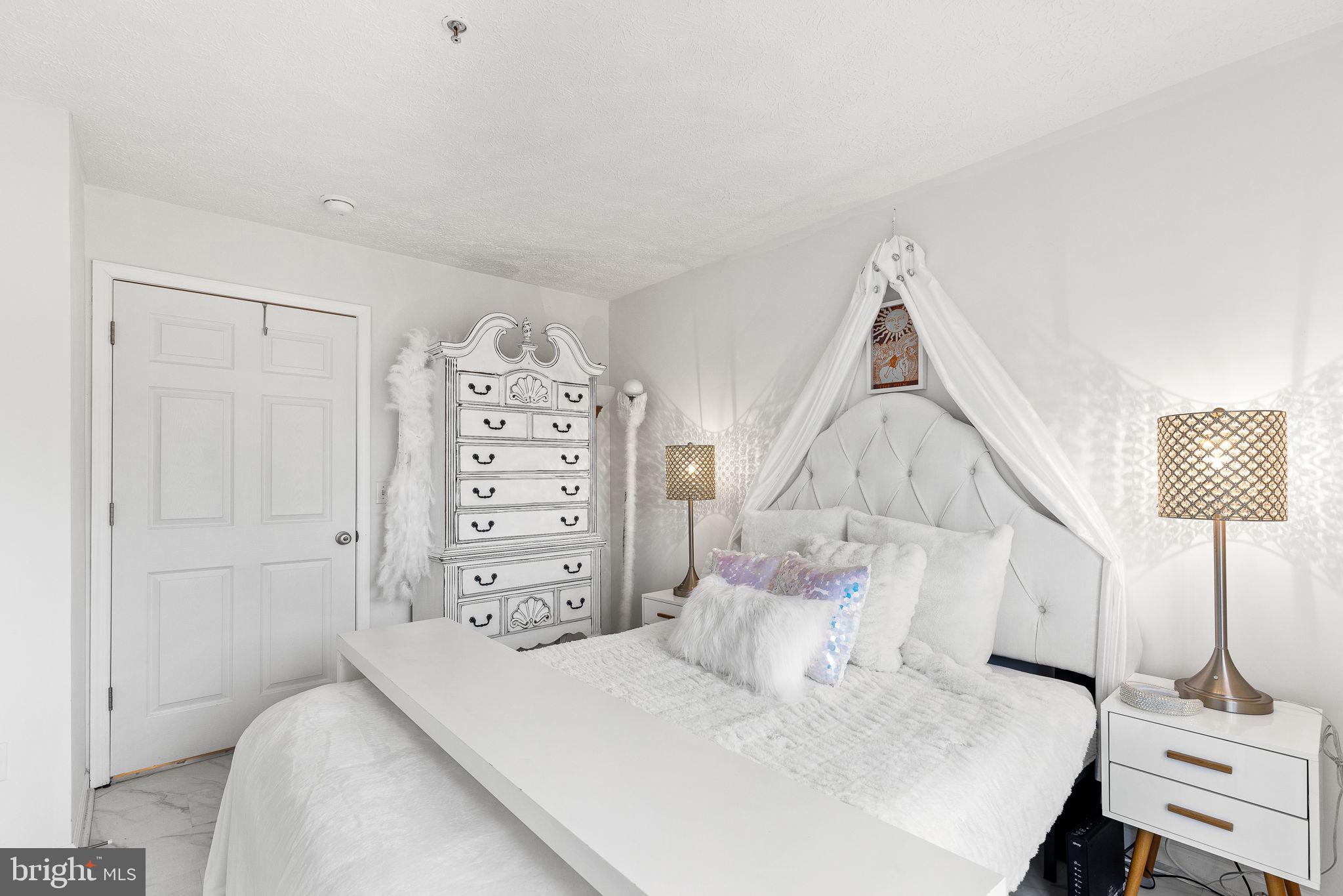 PARKVIEW CONDOMINIUMS - Residential