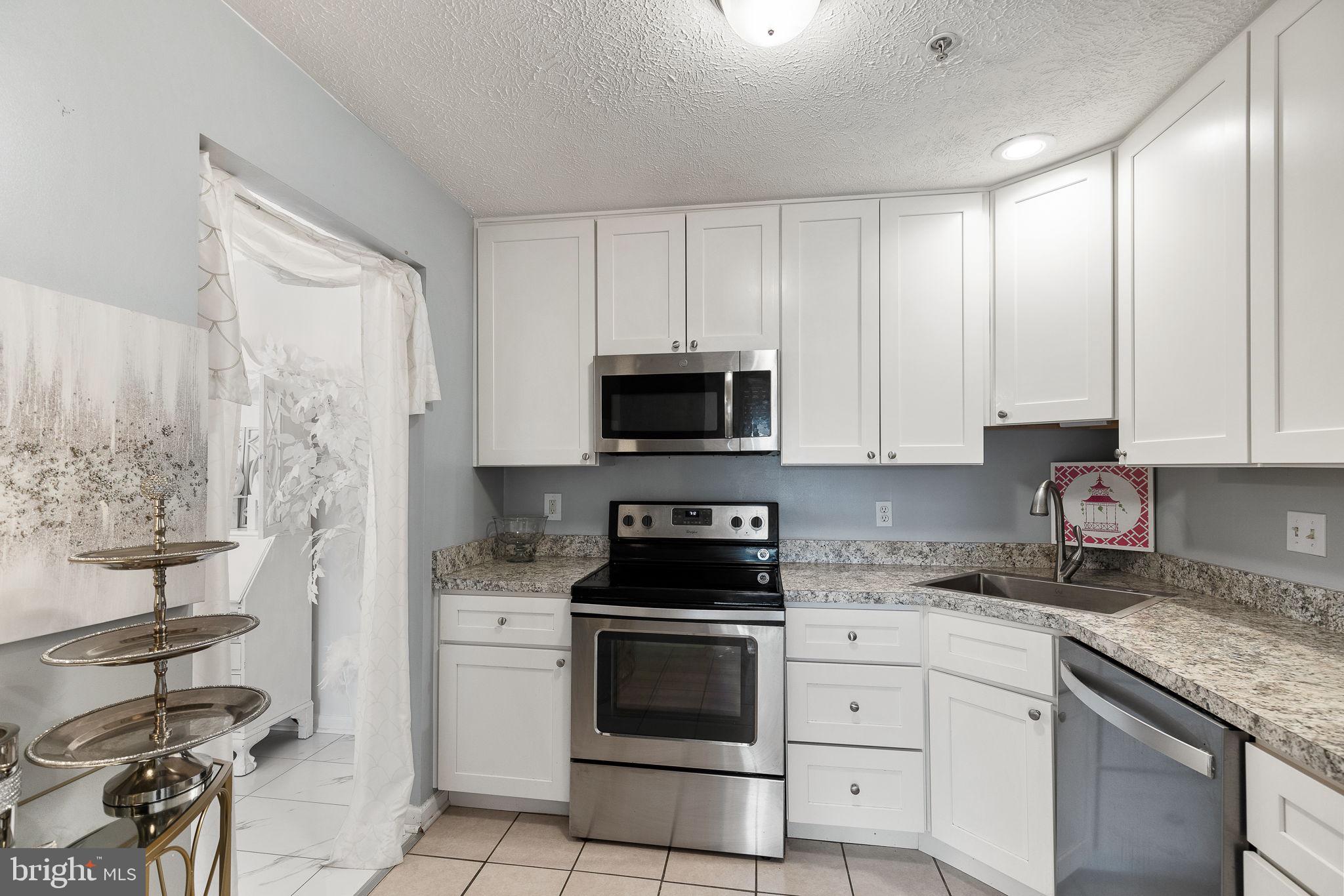 PARKVIEW CONDOMINIUMS - Residential