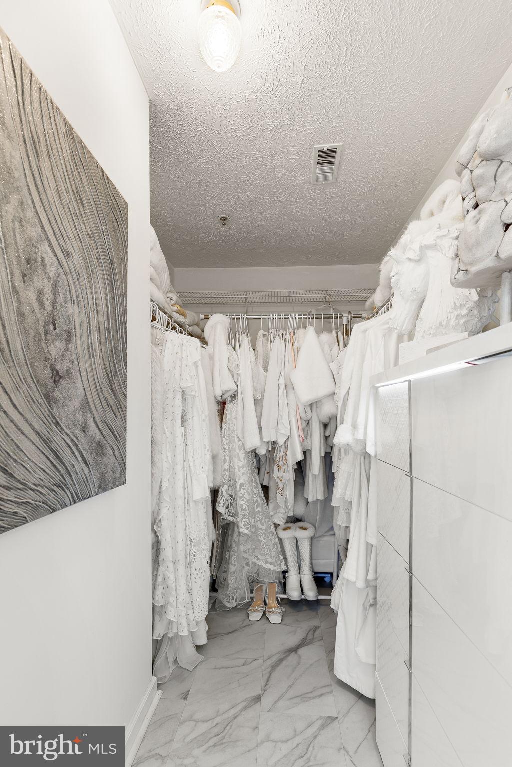 PARKVIEW CONDOMINIUMS - Residential