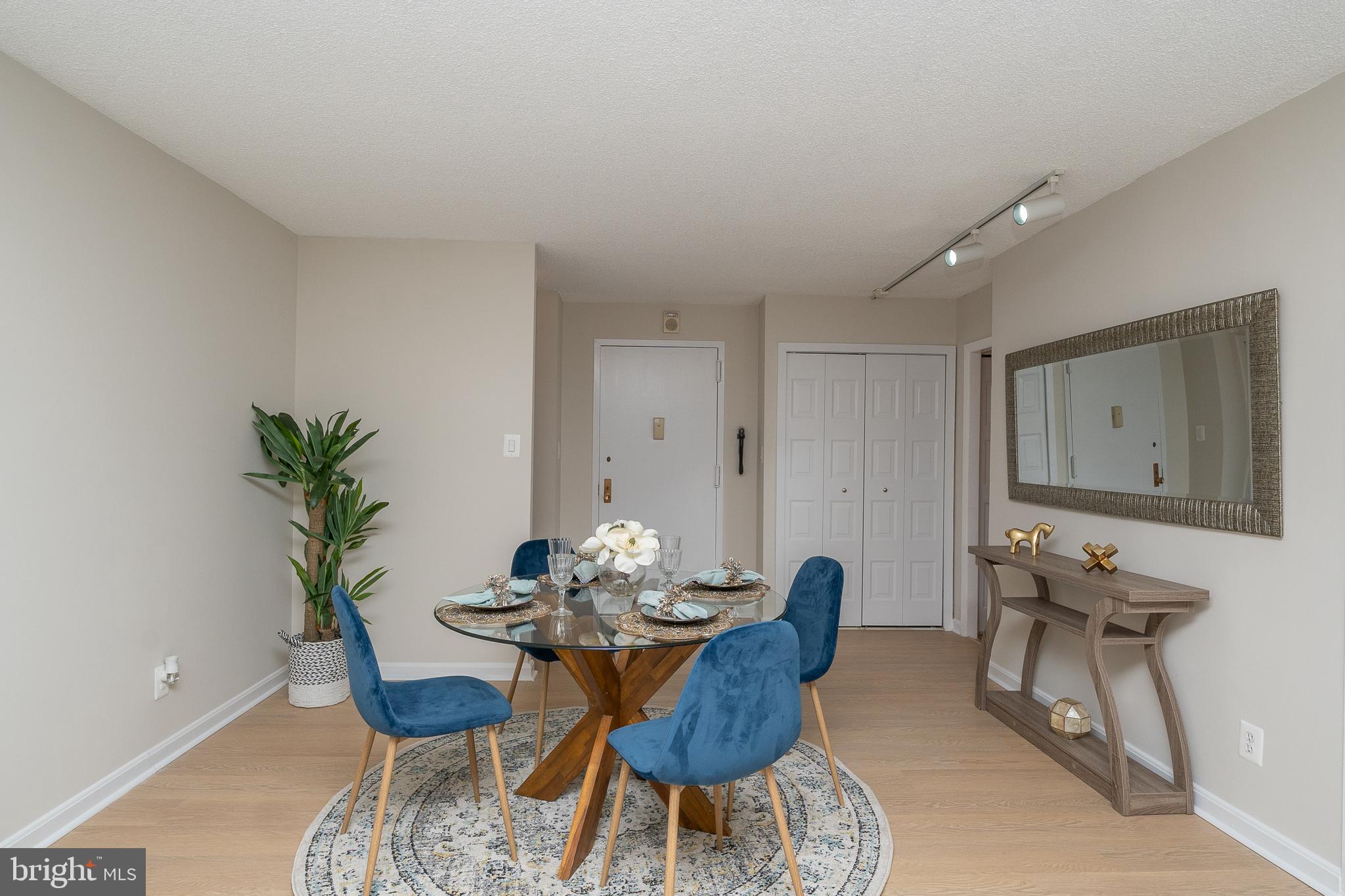 PROMENADE TOWERS - Residential