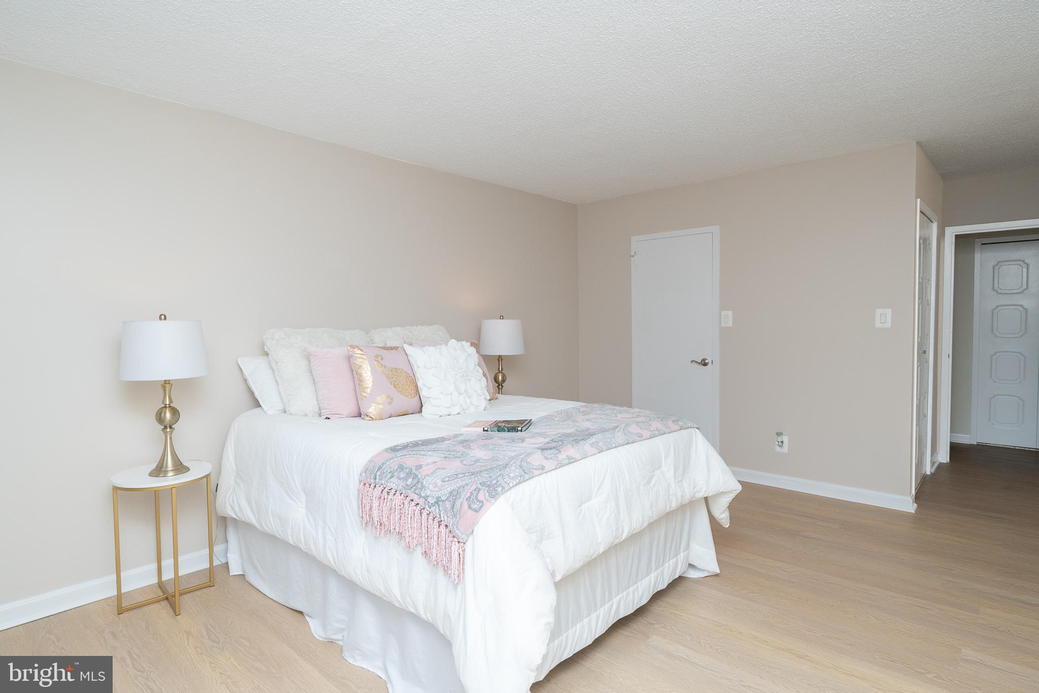 PROMENADE TOWERS - Residential