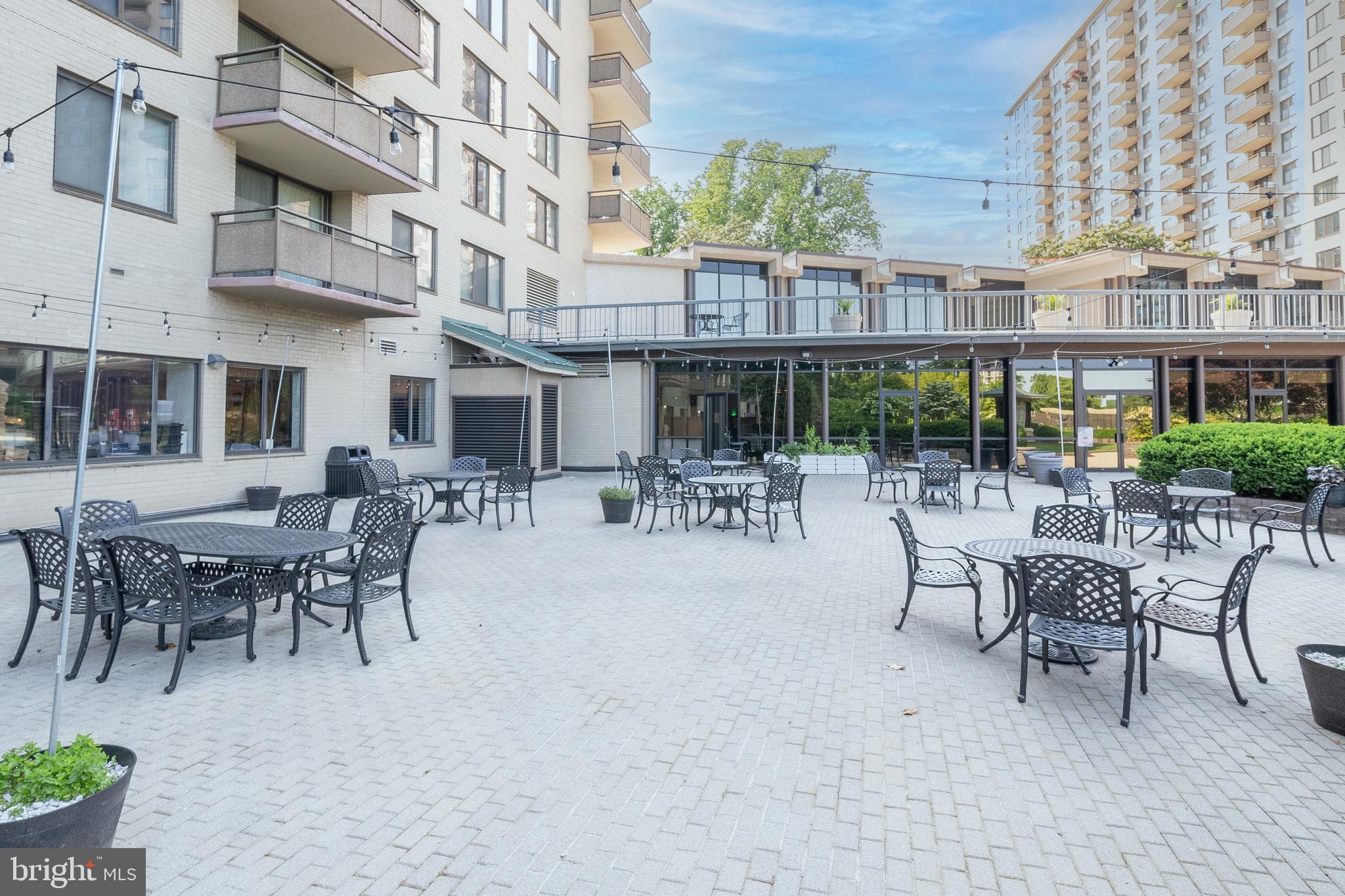 PROMENADE TOWERS - Residential