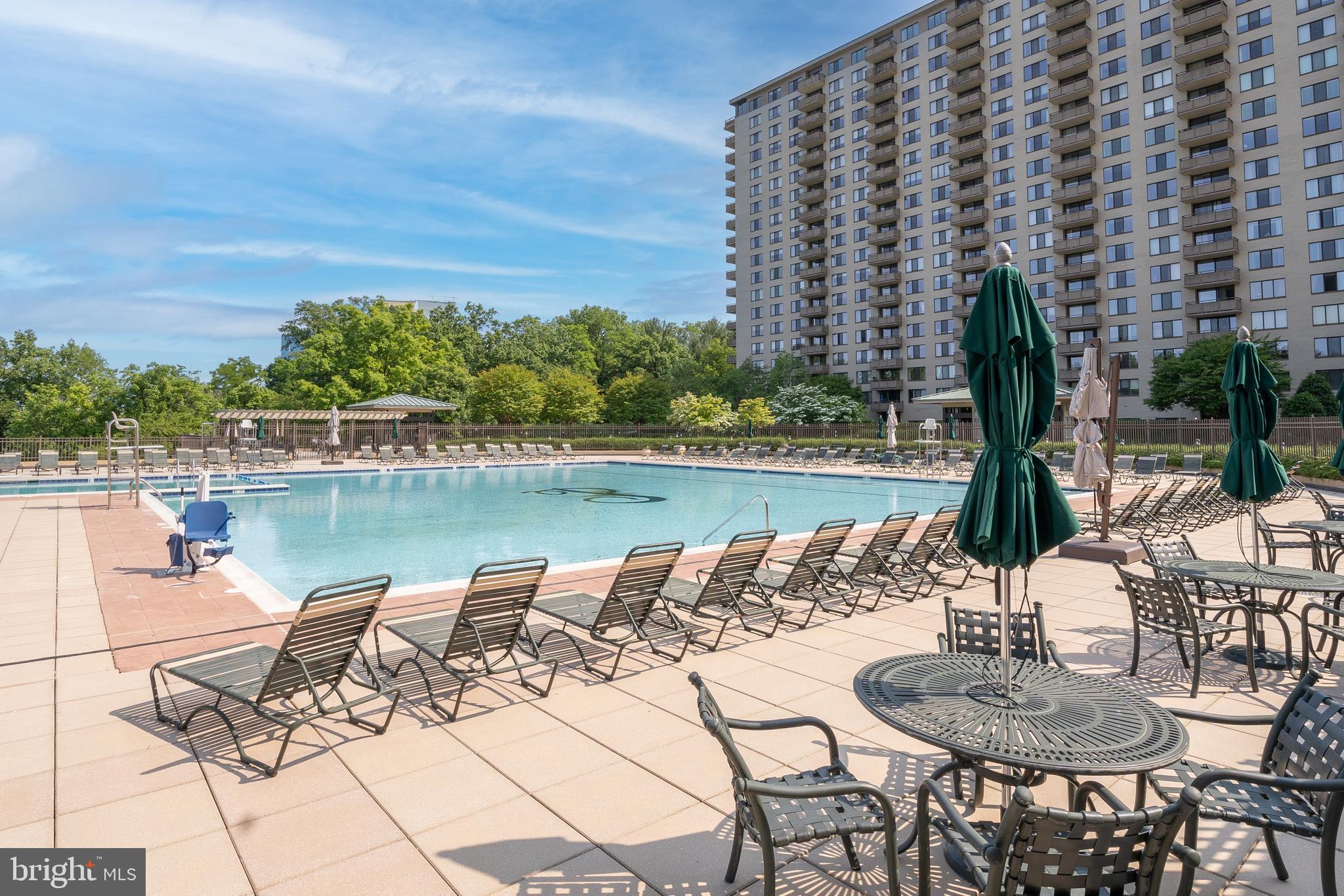 PROMENADE TOWERS - Residential