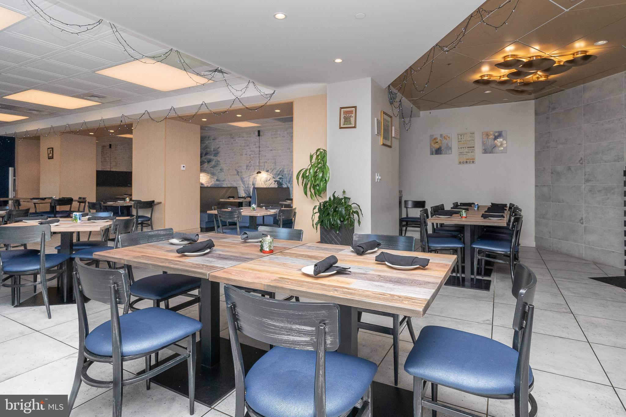 PROMENADE TOWERS - Residential