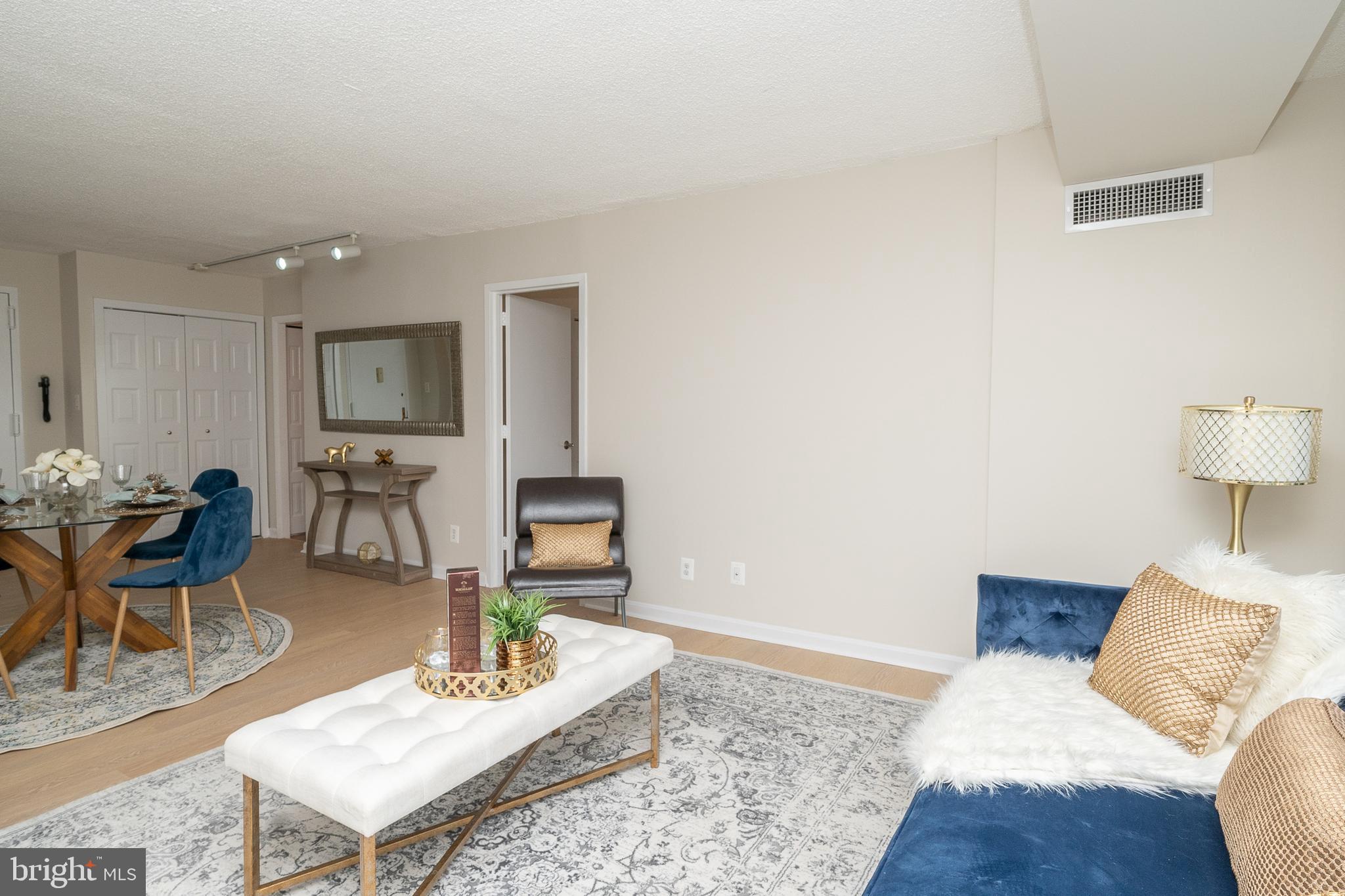 PROMENADE TOWERS - Residential