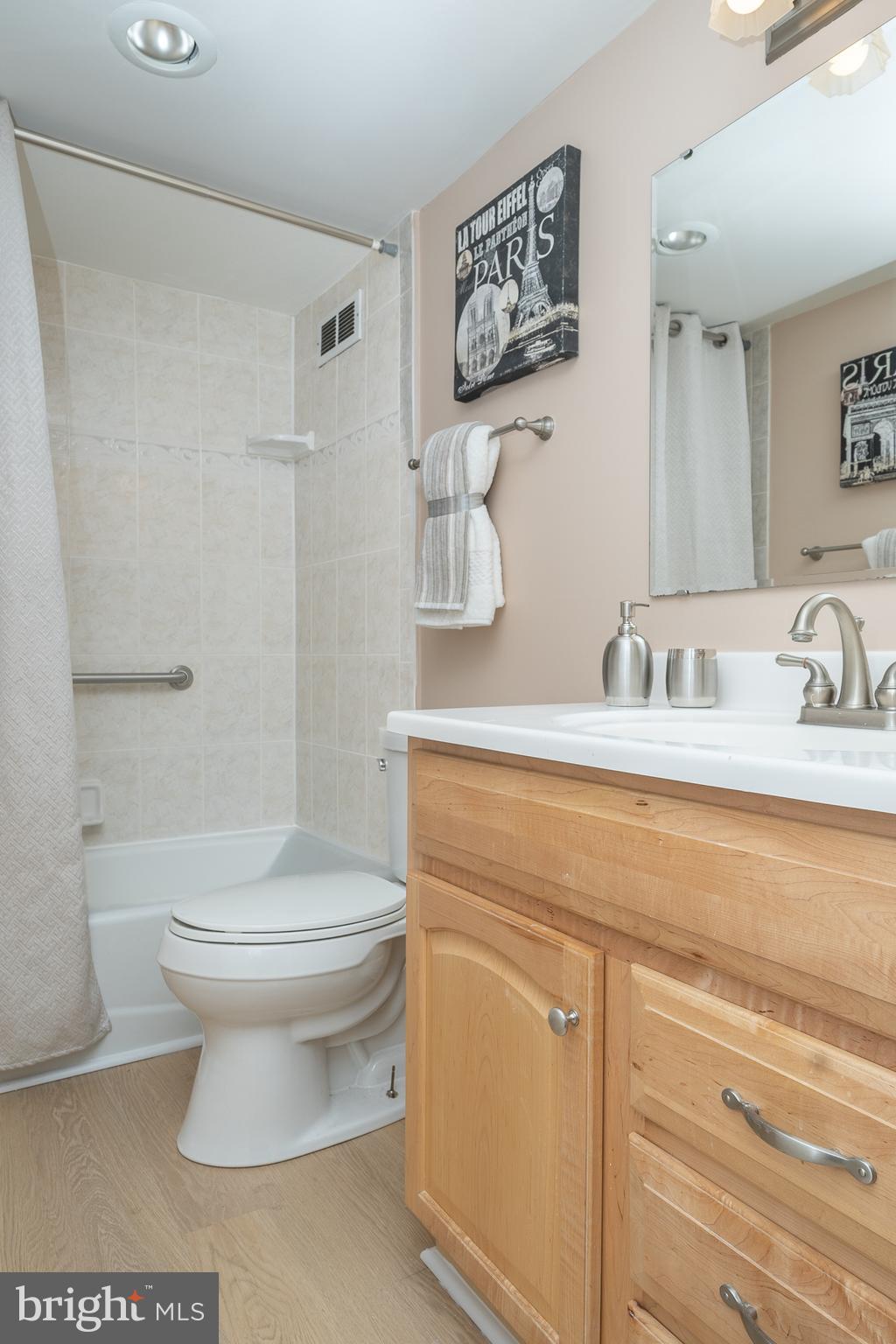 PROMENADE TOWERS - Residential