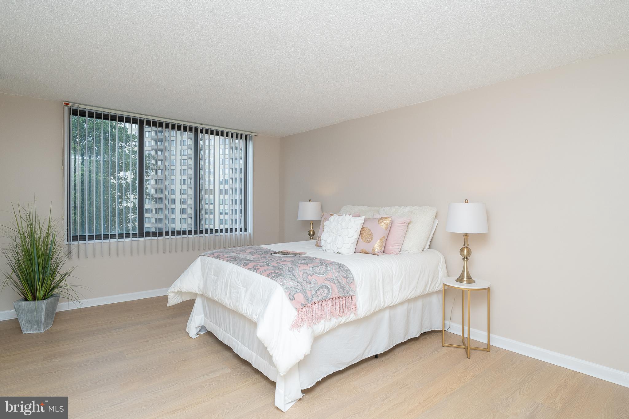 PROMENADE TOWERS - Residential