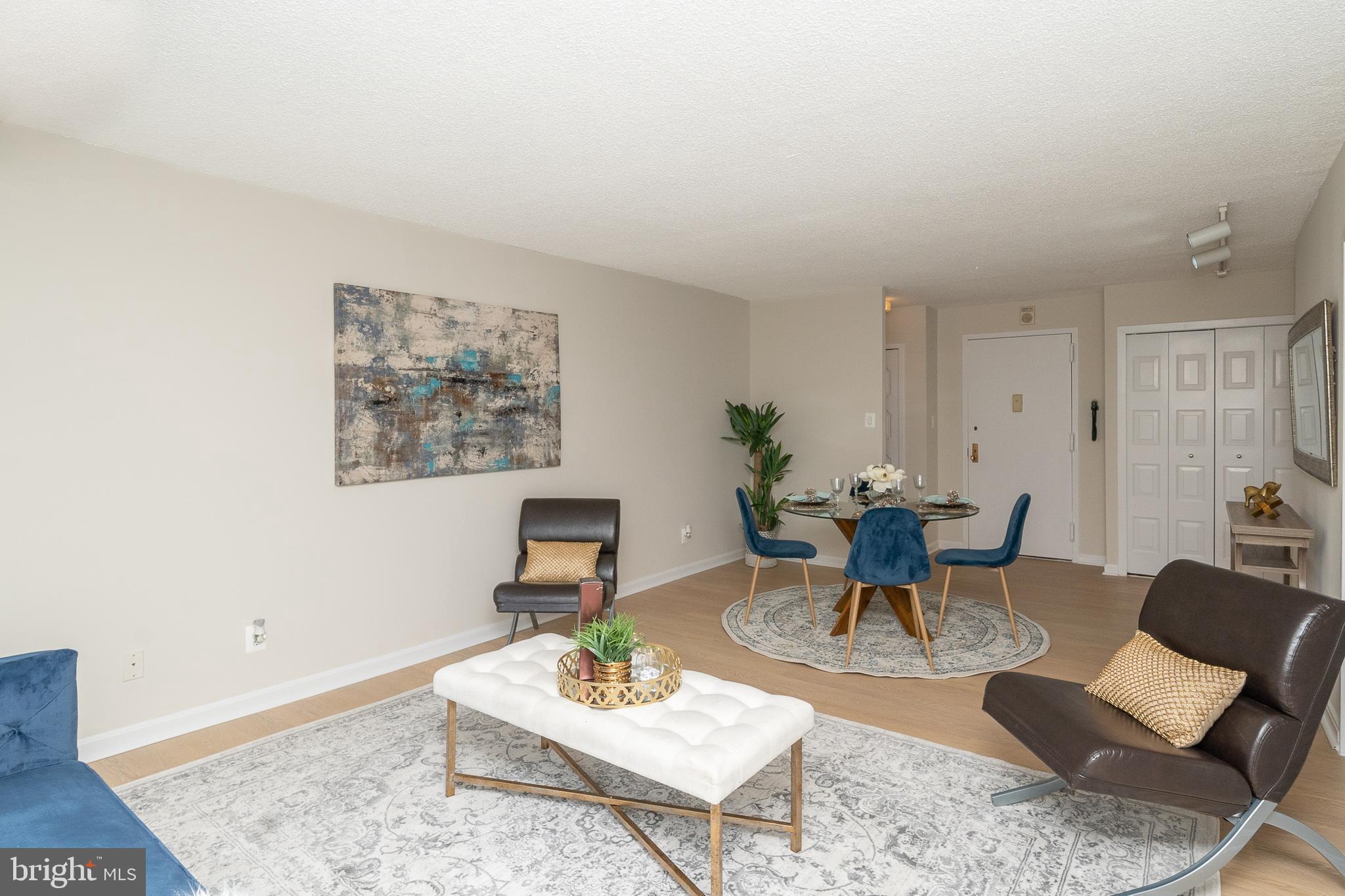 PROMENADE TOWERS - Residential