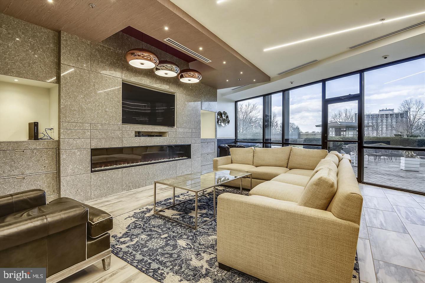 PROMENADE TOWERS - Residential