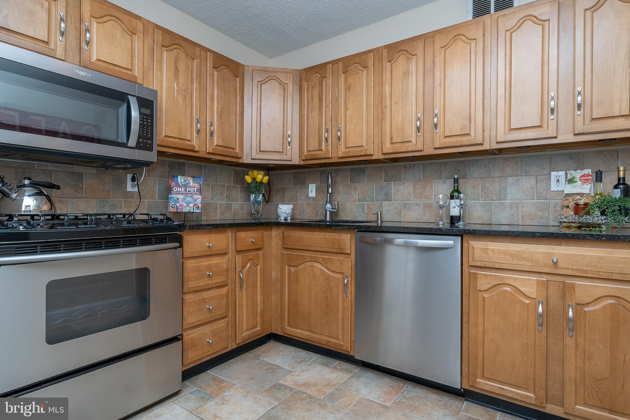 PROMENADE TOWERS - Residential