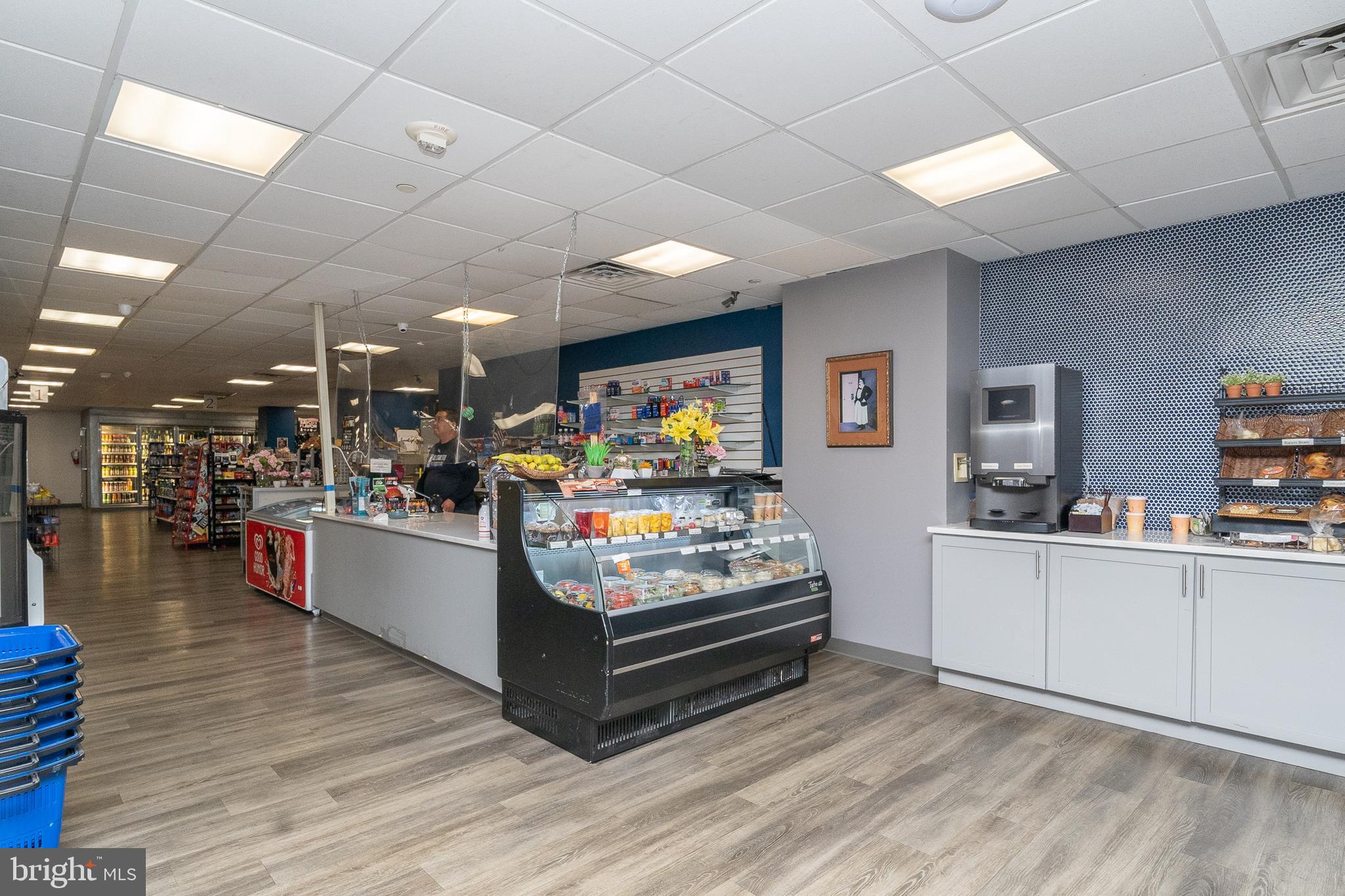 PROMENADE TOWERS - Residential