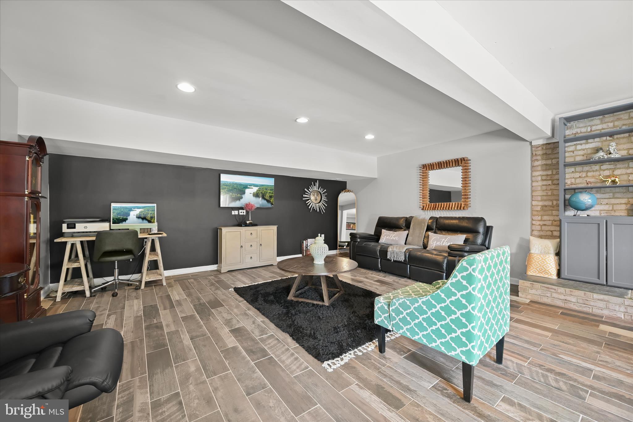 SILVER SPRING - Residential Income