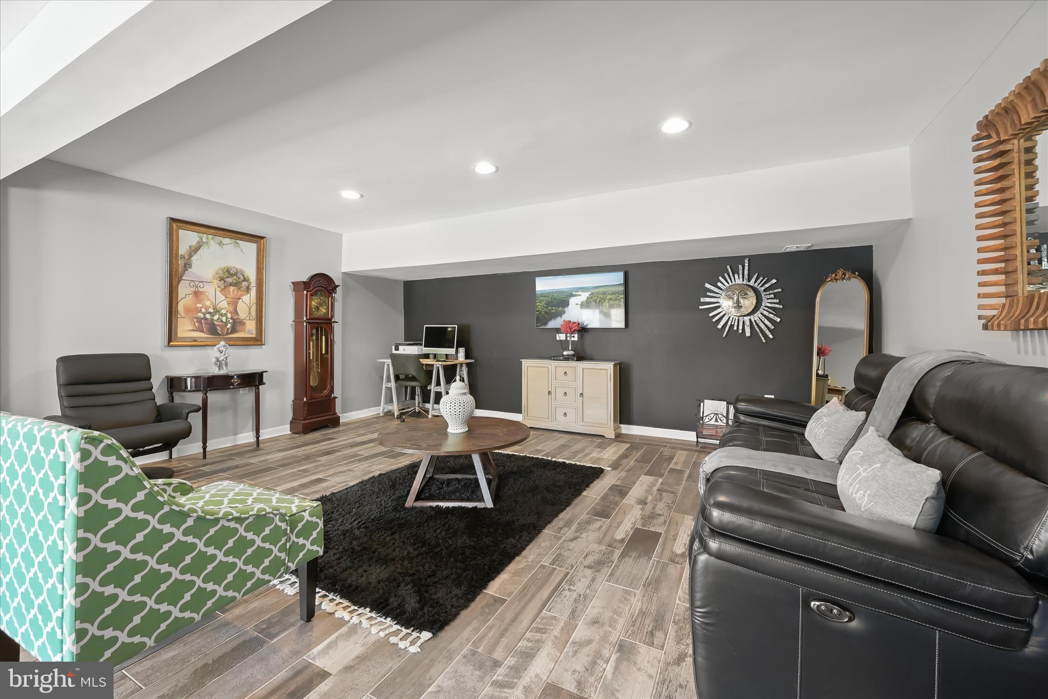 SILVER SPRING - Residential Income