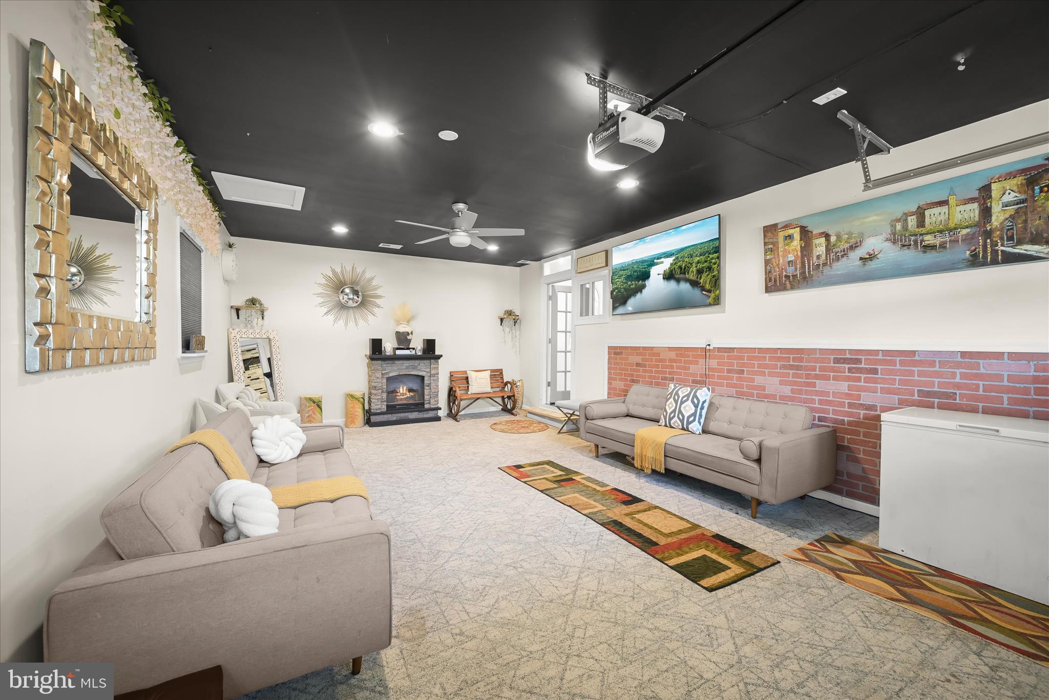 SILVER SPRING - Residential Income