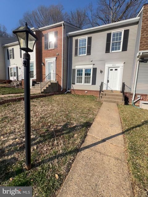 Photo of 4504 Blue Jay Court, WOODBRIDGE, VA 22193 (MLS # VAPW2113404)