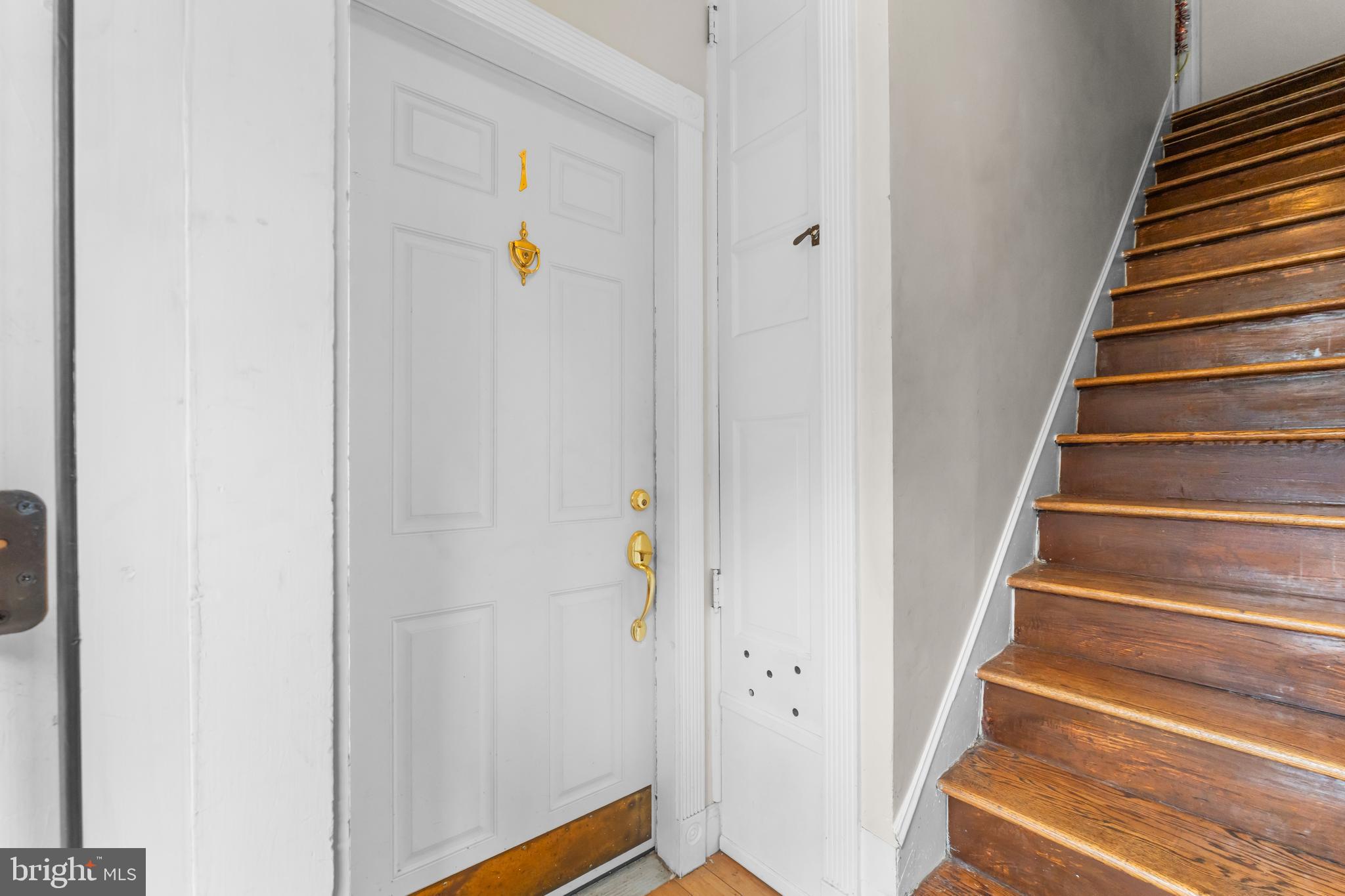 550 HOBART PLACE NW 1