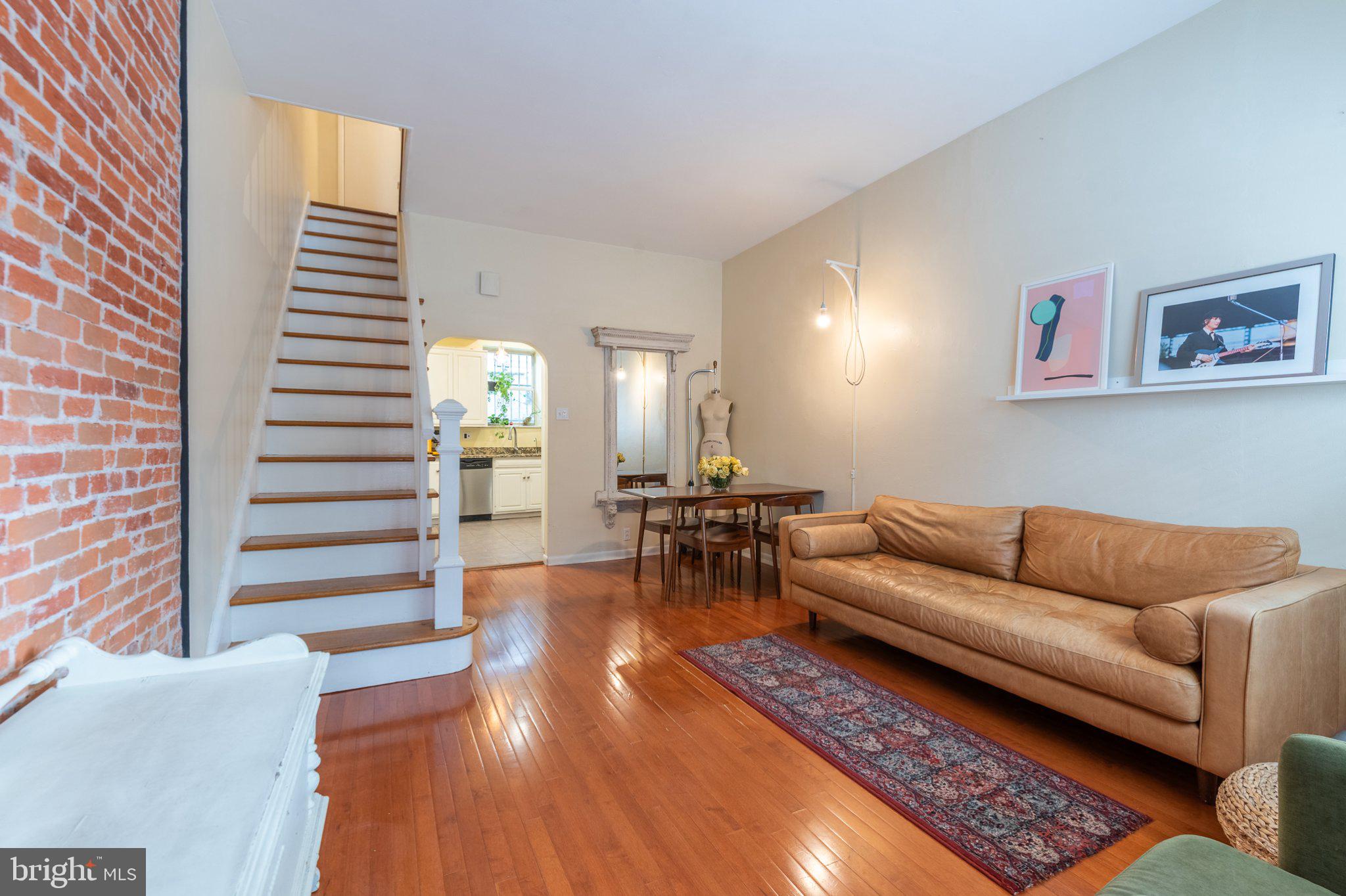 939 S 8TH STREET