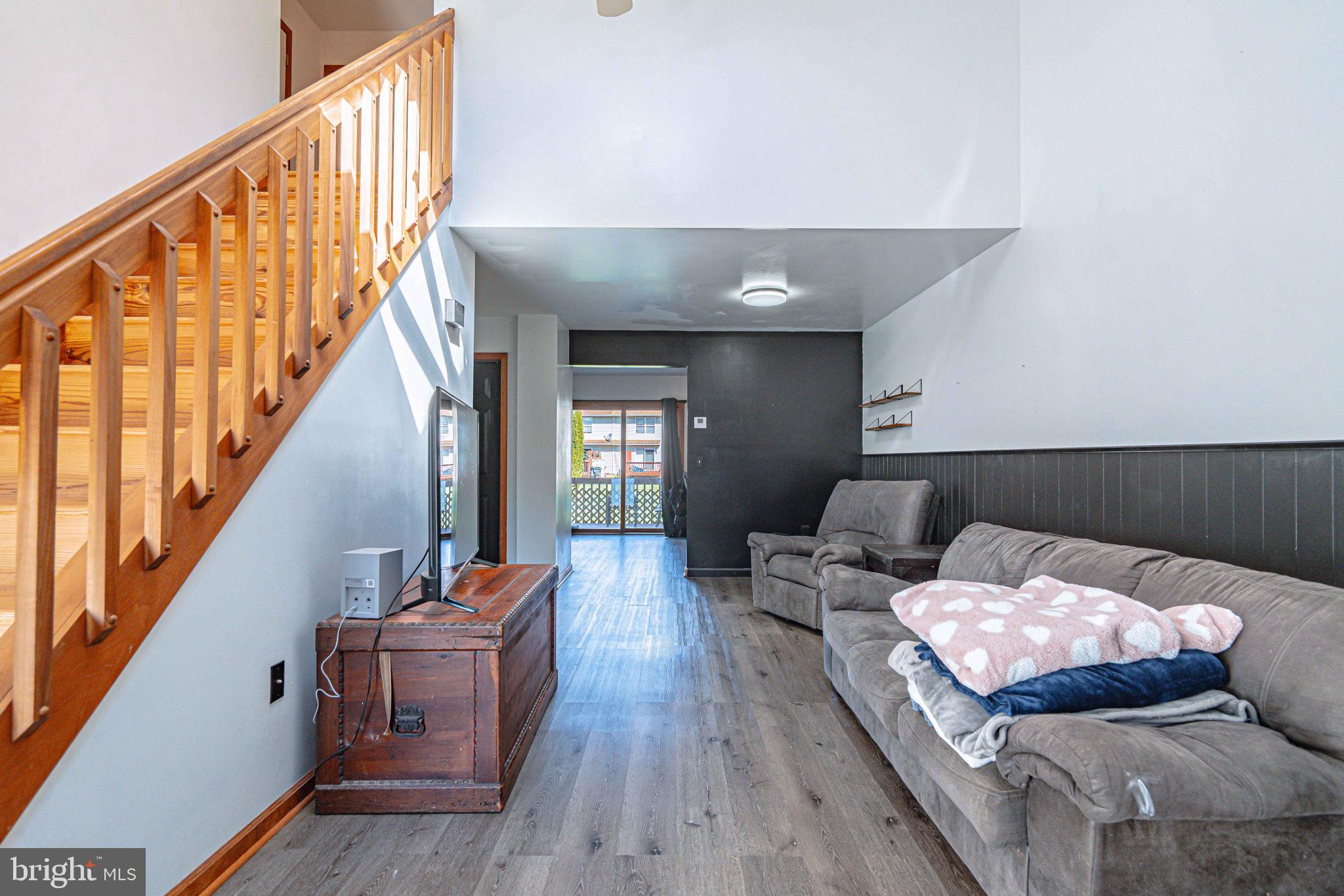 VICTORIA SQUARE - Residential