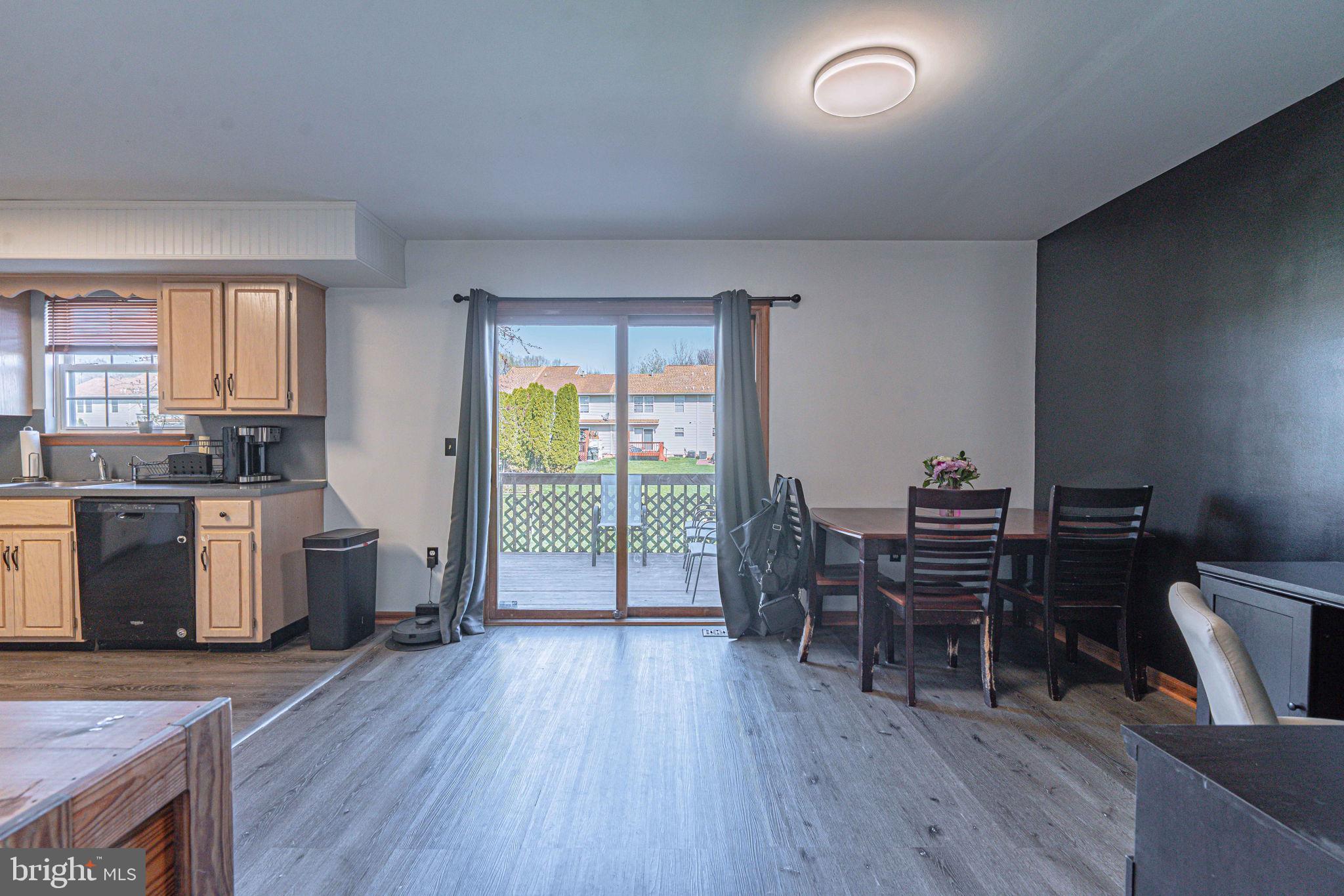 VICTORIA SQUARE - Residential