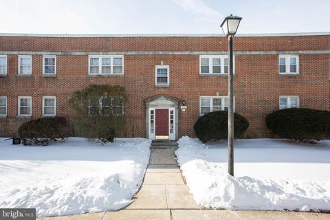 Photo of 128 - E Cherry Parke, CHERRY HILL, NJ 08002 (MLS # NJCD2110314)
