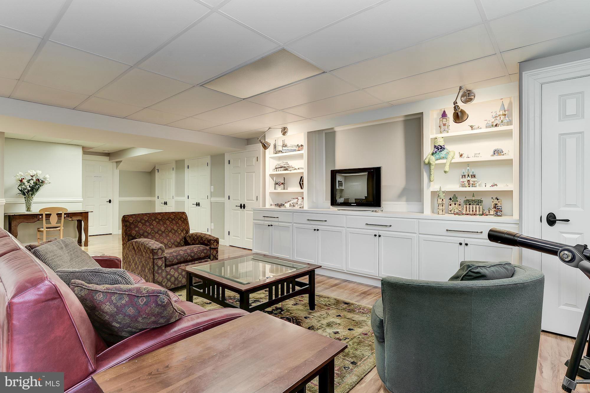 WILLIAMSBURG GARDENS - Residential