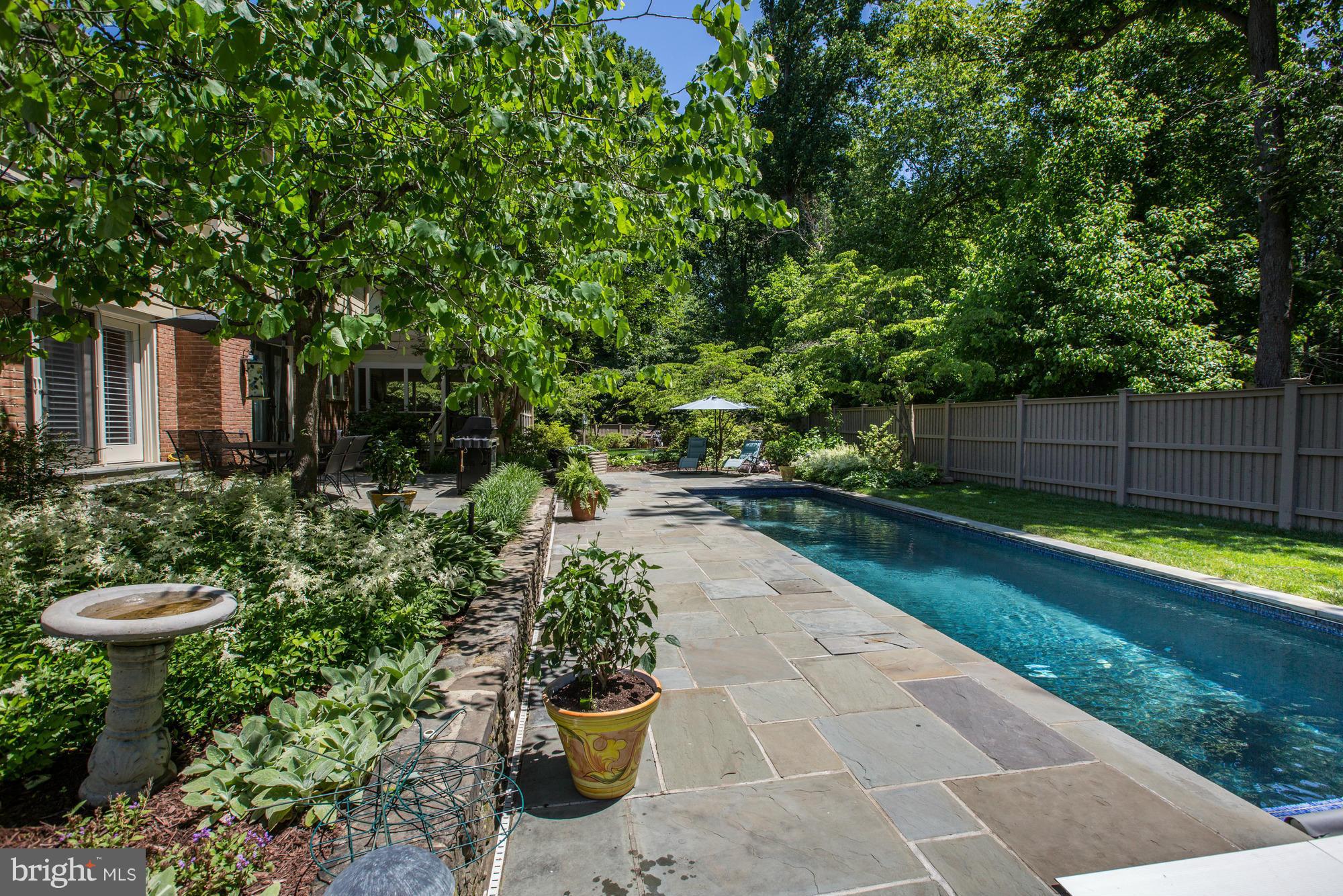 WILLIAMSBURG GARDENS - Residential