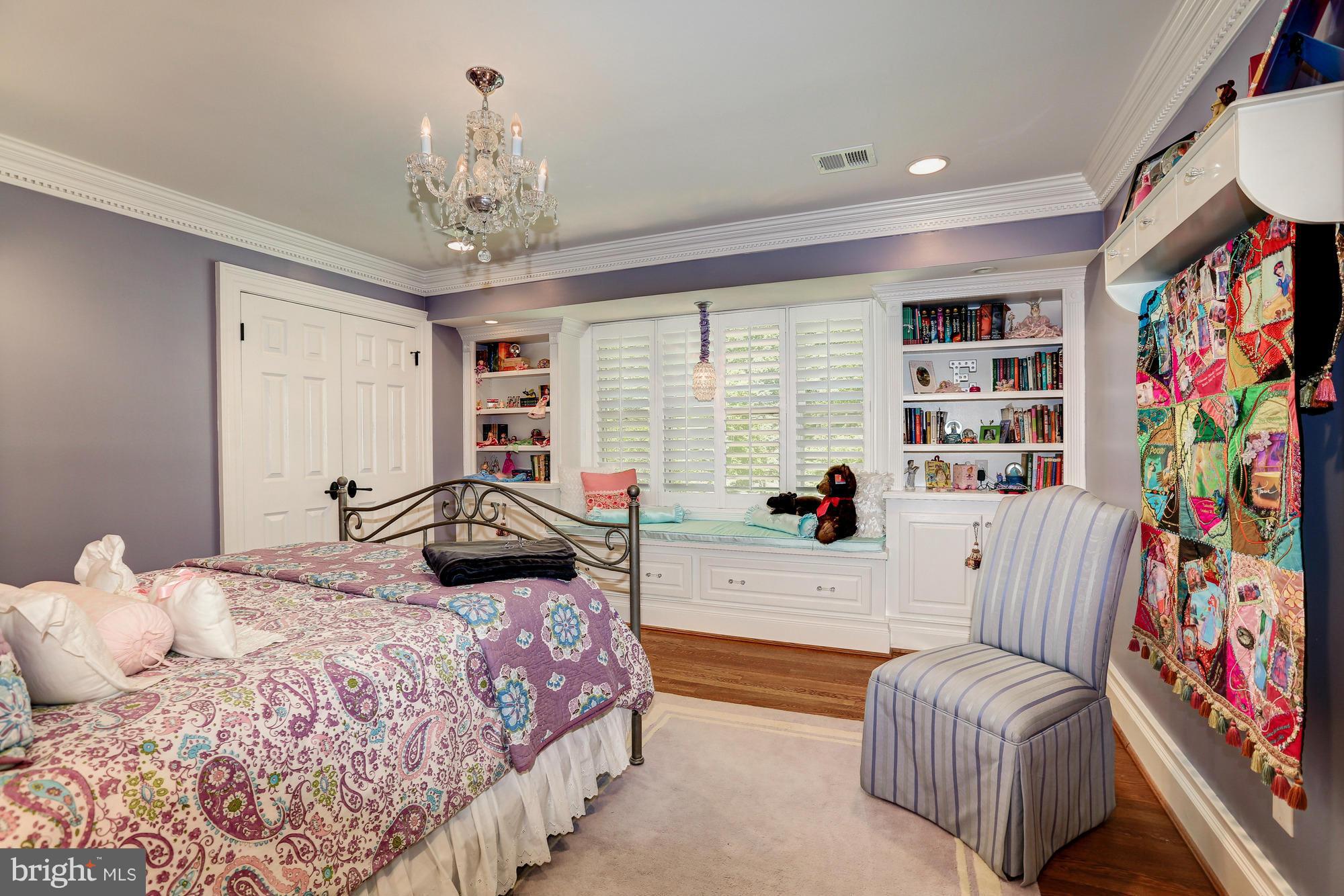 WILLIAMSBURG GARDENS - Residential