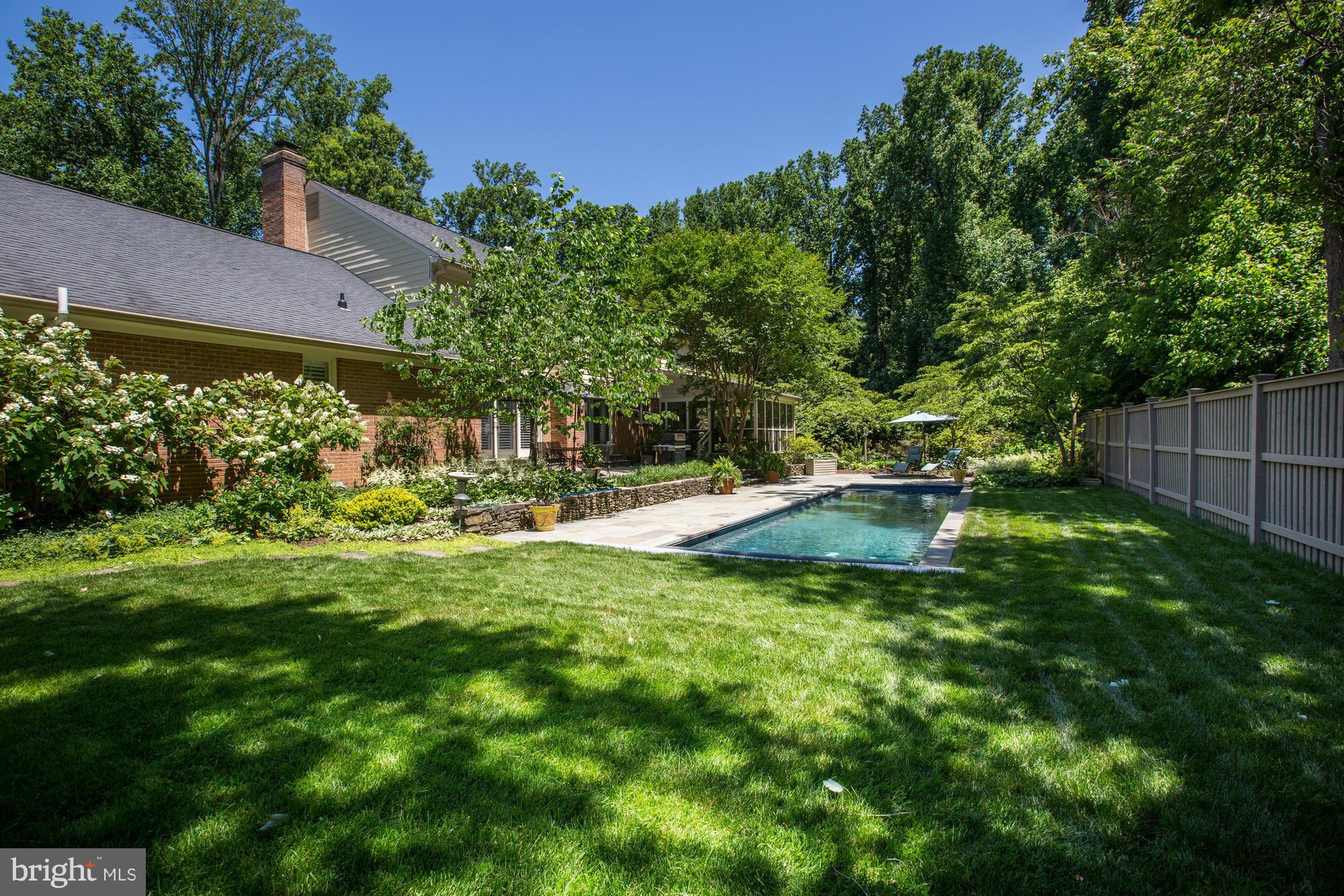 WILLIAMSBURG GARDENS - Residential