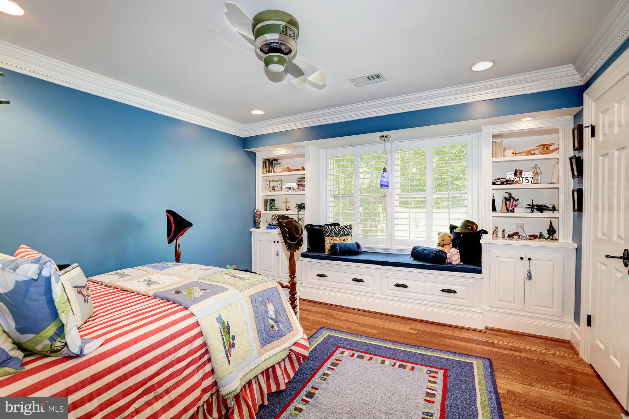 WILLIAMSBURG GARDENS - Residential