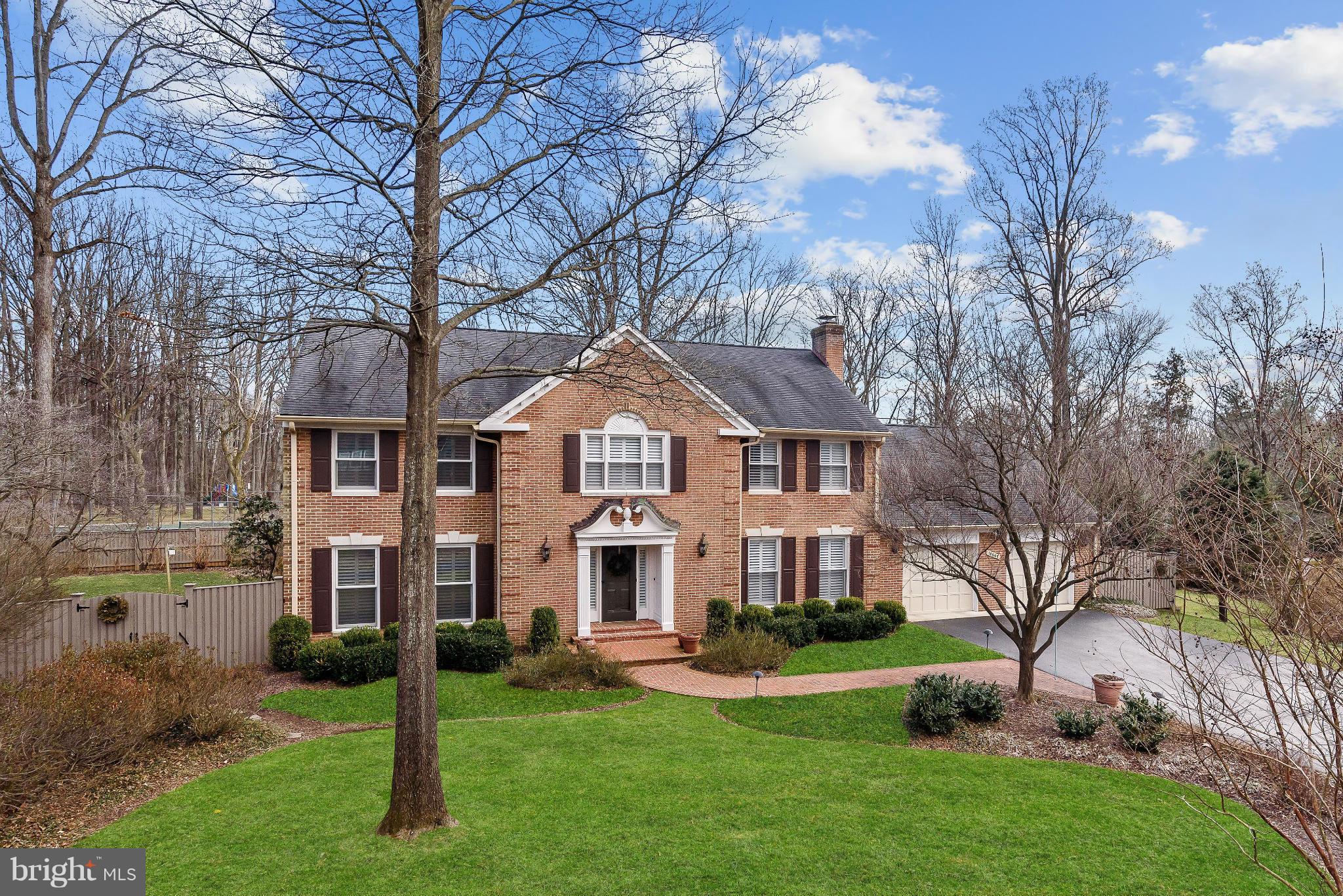 Top-to-bottom renovation w/ fantastic gourmet Kit, separate Lib & screened-in porch, lovely MBR Suite, 5BR's ,3FBA up. Newly redone lower level, 2nd kit, rec room, built-ins, 4th full bath & plenty of storage space. Gorgeous fenced outdoor spacE, play yard, flagstone terrace & lap pool. Set back from Oaklyn on quiet cul-de-sac.