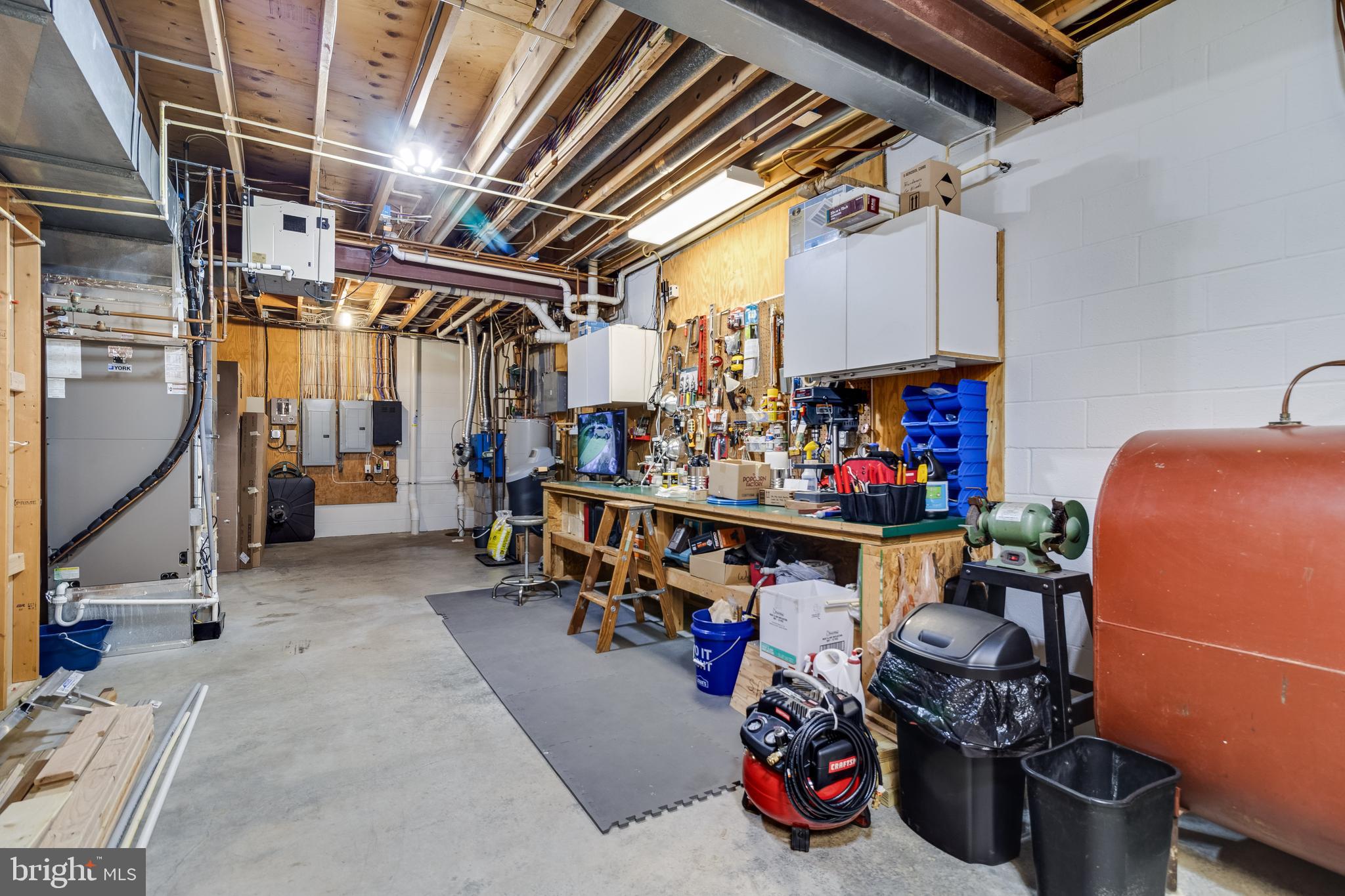 QUEEN TREE LANDING - Residential