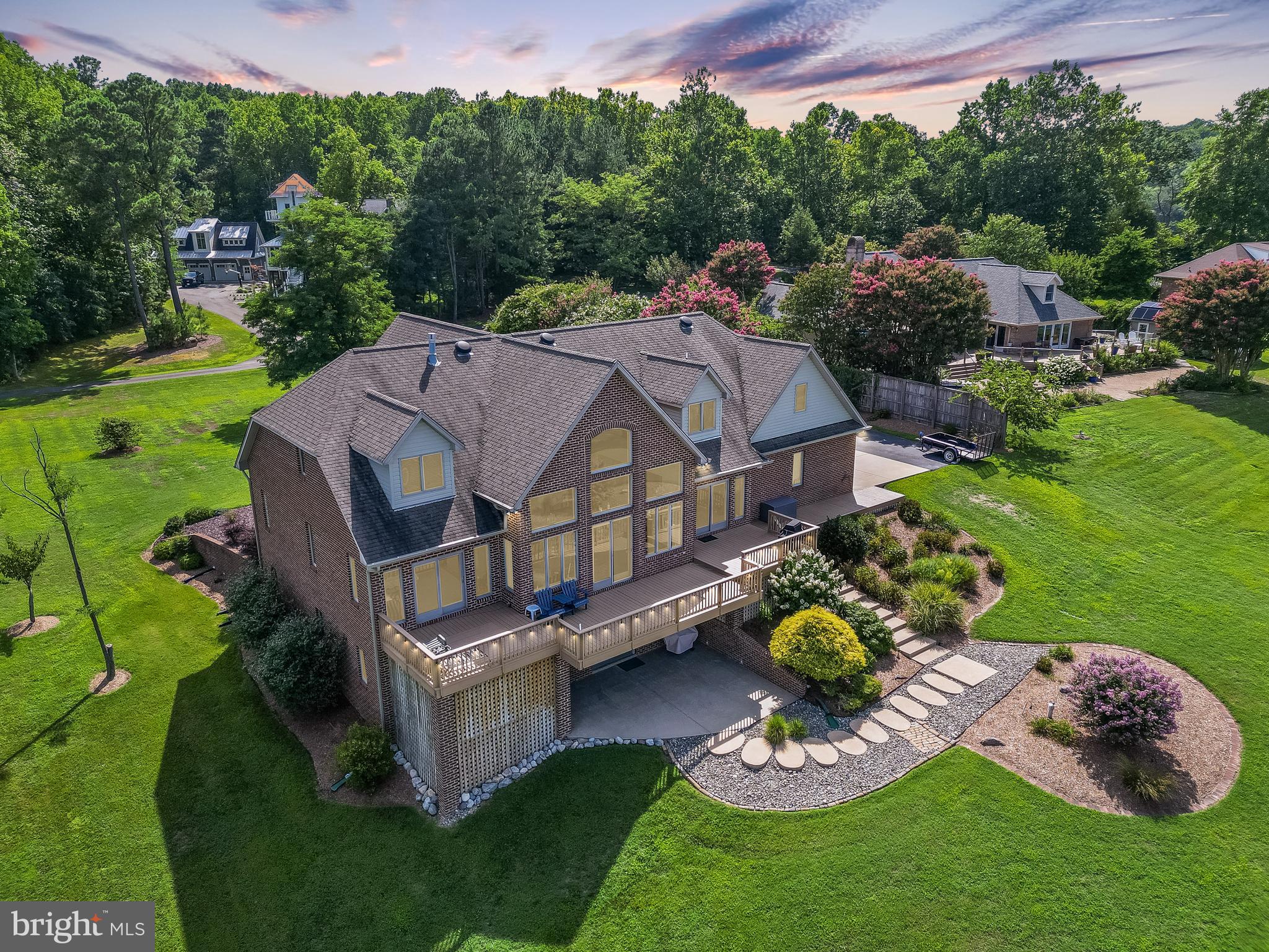 QUEEN TREE LANDING - Residential