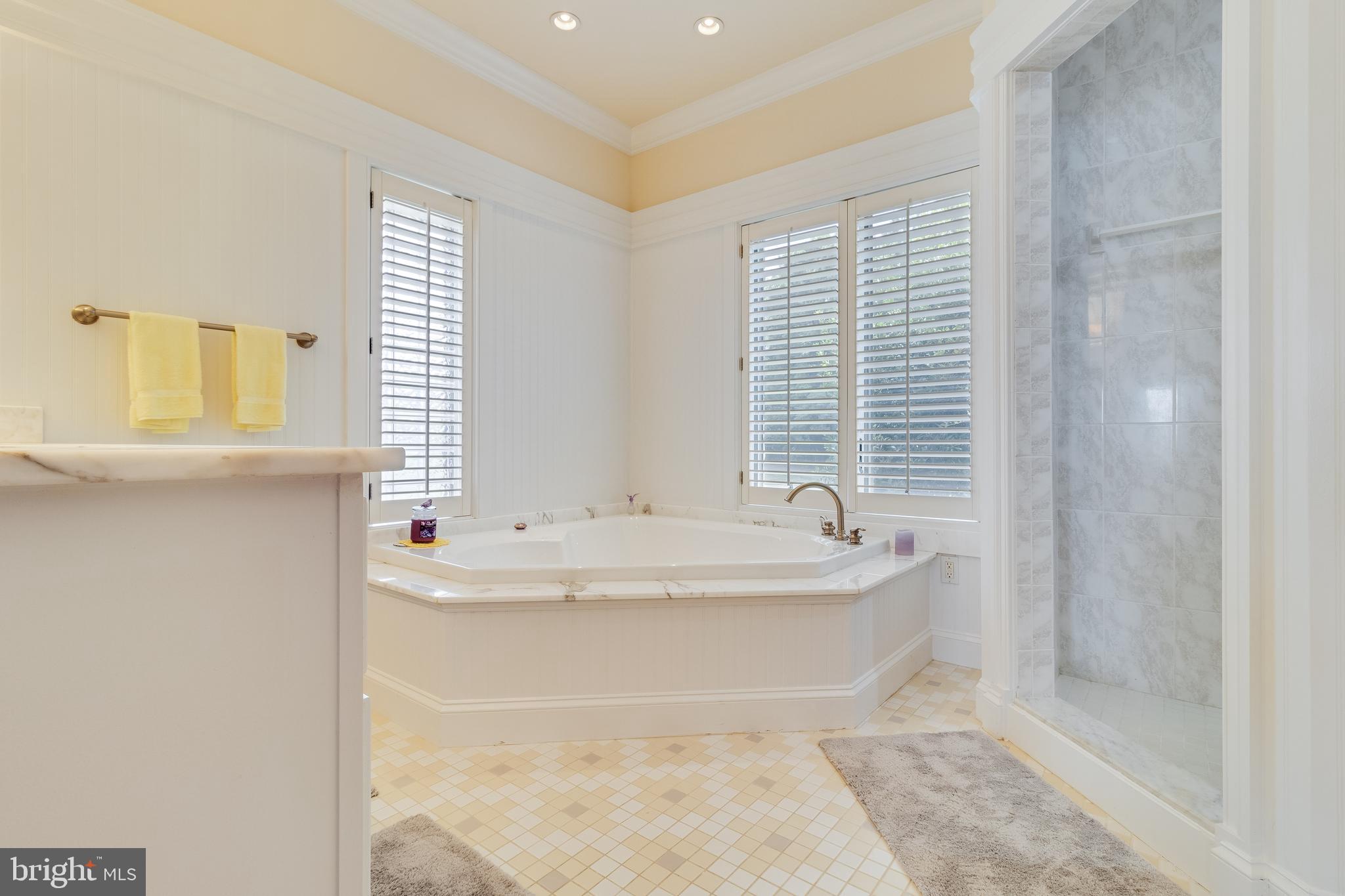 QUEEN TREE LANDING - Residential