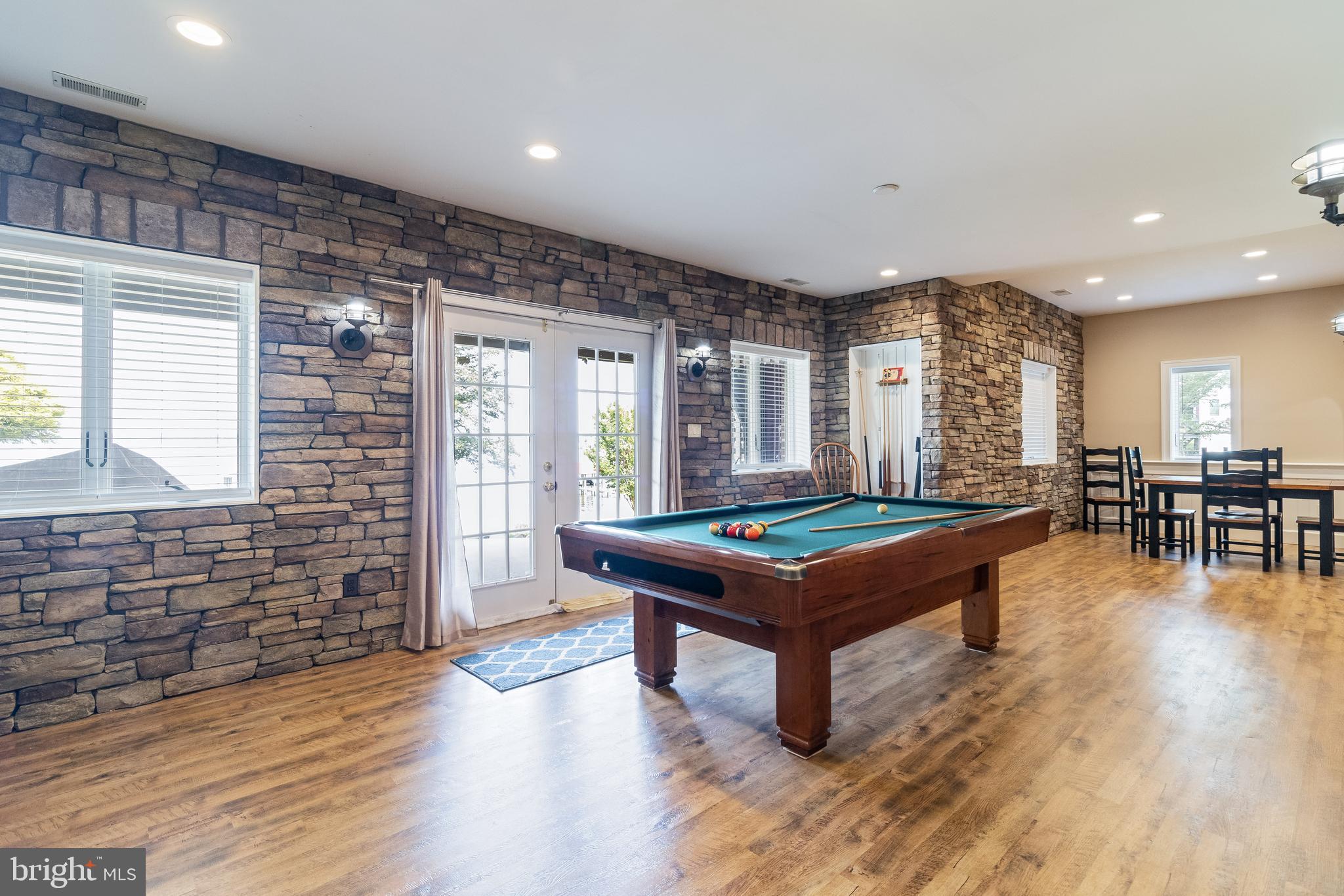 QUEEN TREE LANDING - Residential