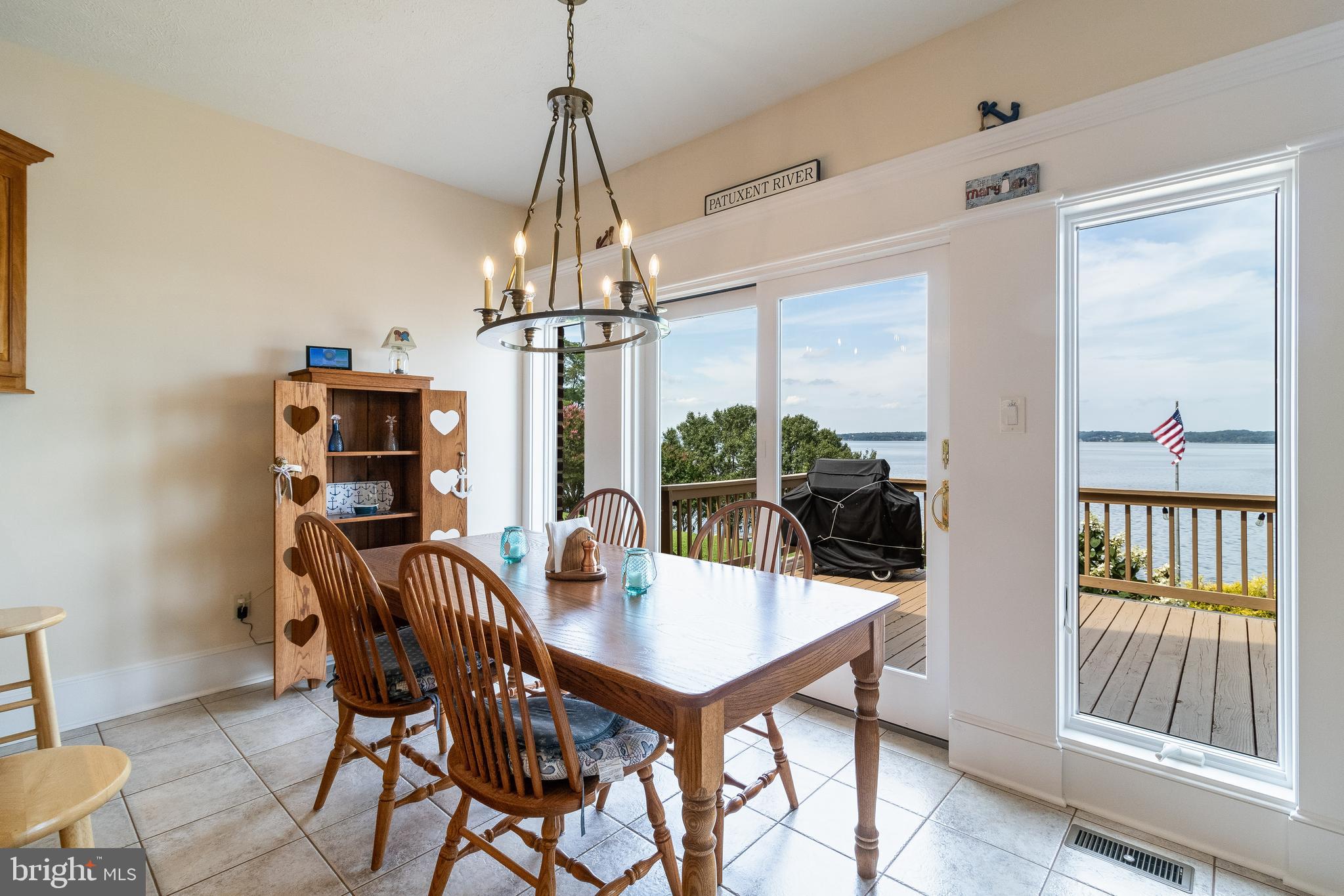 QUEEN TREE LANDING - Residential