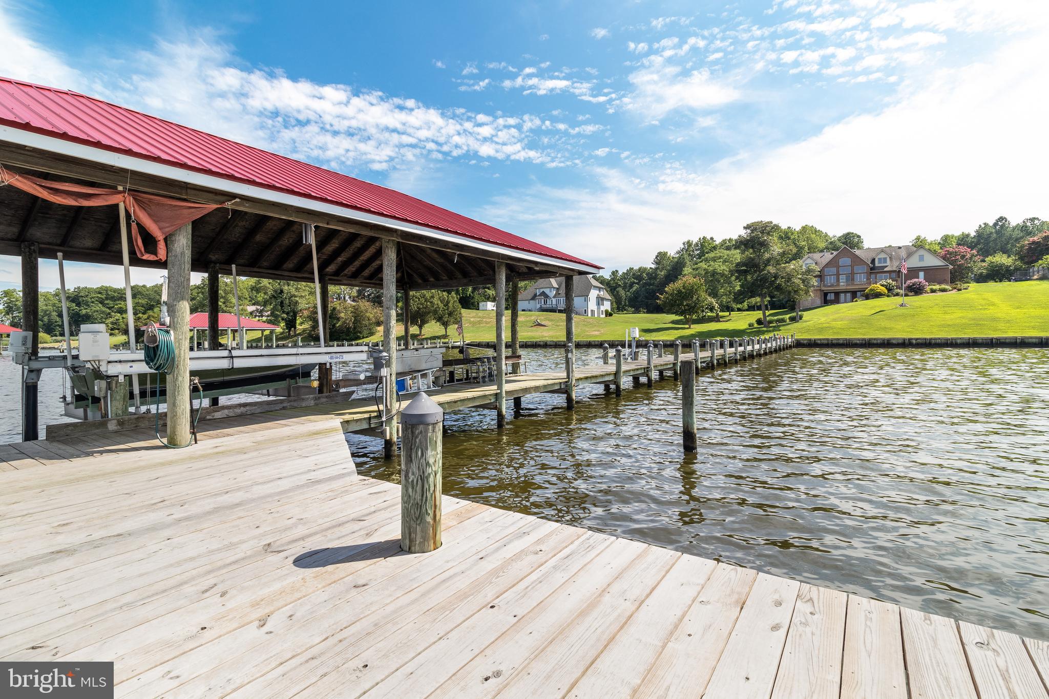 QUEEN TREE LANDING - Residential