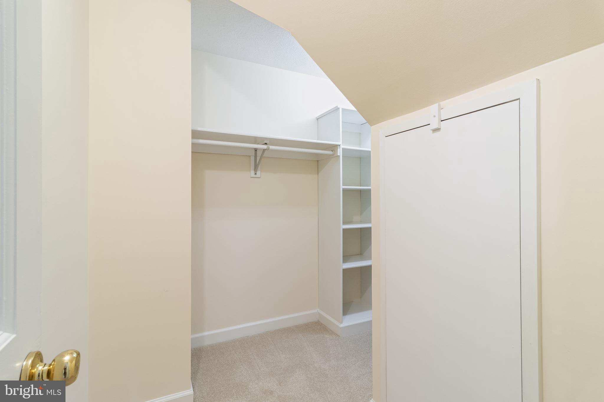 QUEEN TREE LANDING - Residential