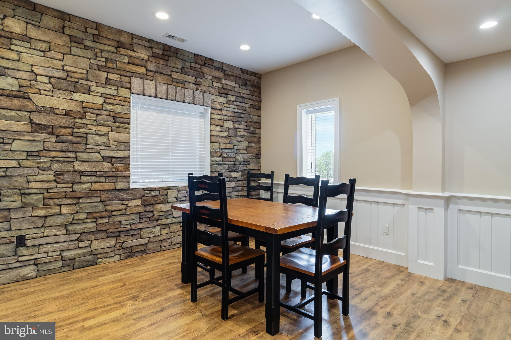 QUEEN TREE LANDING - Residential