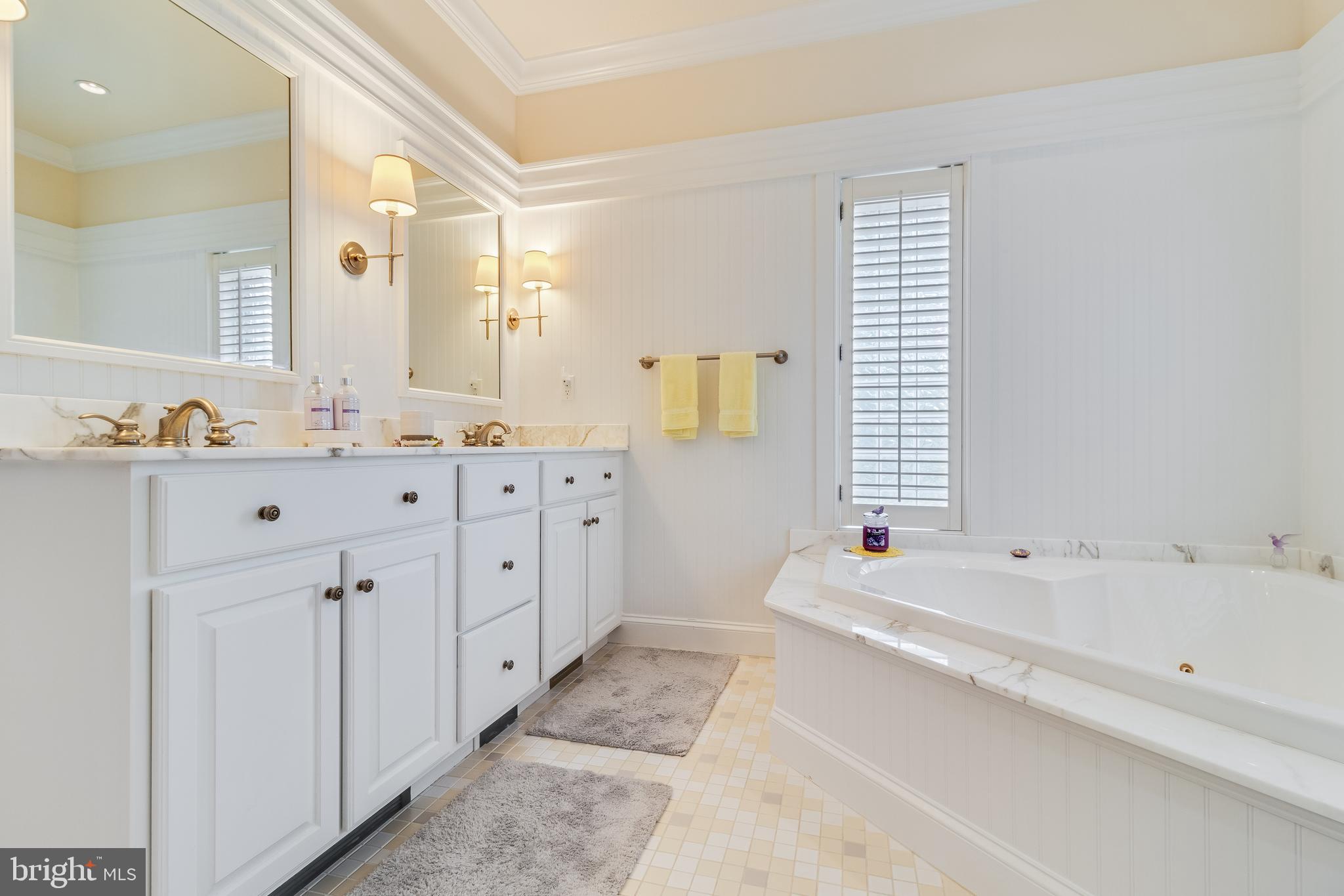 QUEEN TREE LANDING - Residential