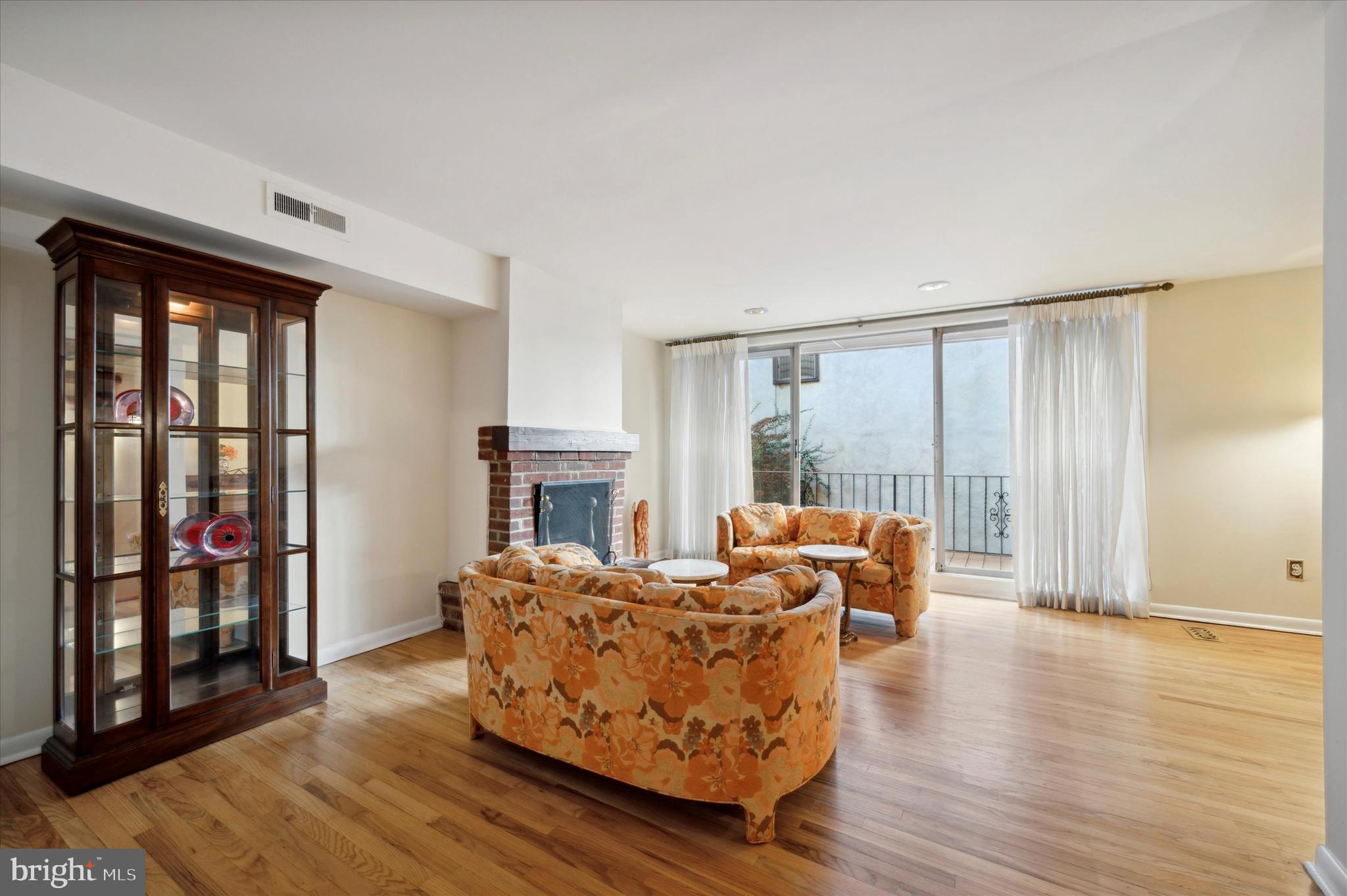 WASHINGTON SQ WEST - Residential