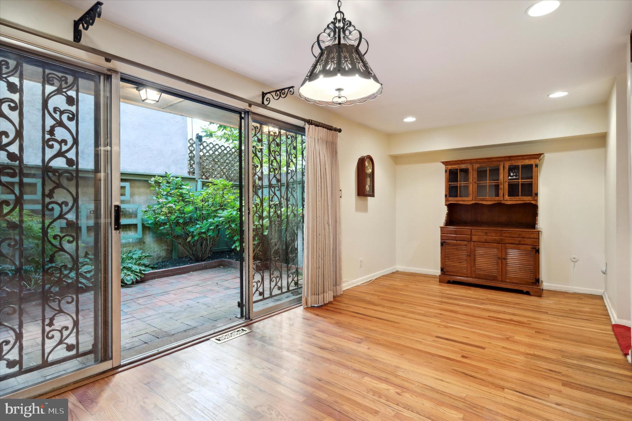 WASHINGTON SQ WEST - Residential