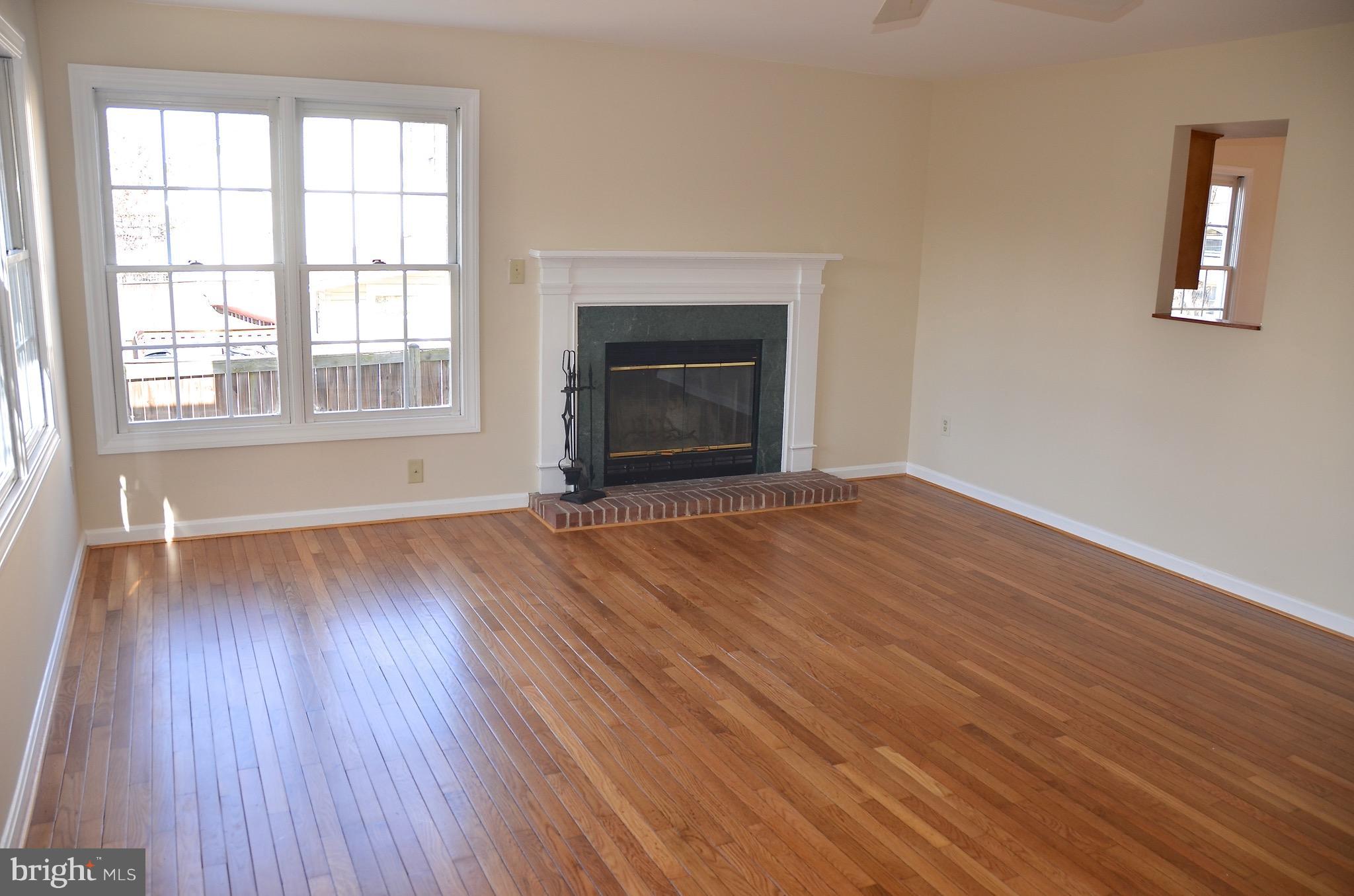 WOODLAND BEACH - Residential Lease