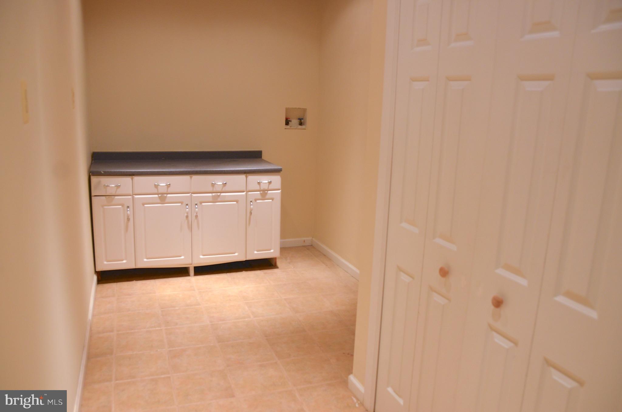 WOODLAND BEACH - Residential Lease