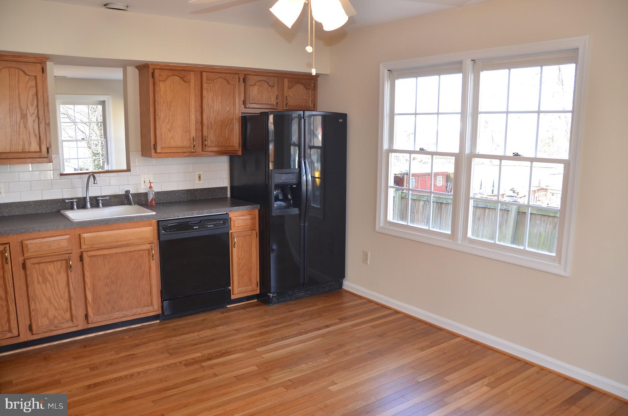 WOODLAND BEACH - Residential Lease