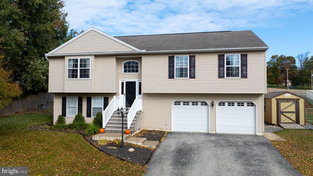 Photo of 360 Pine Valley Drive, FELTON, PA 17322 (MLS # PAYK2090434)