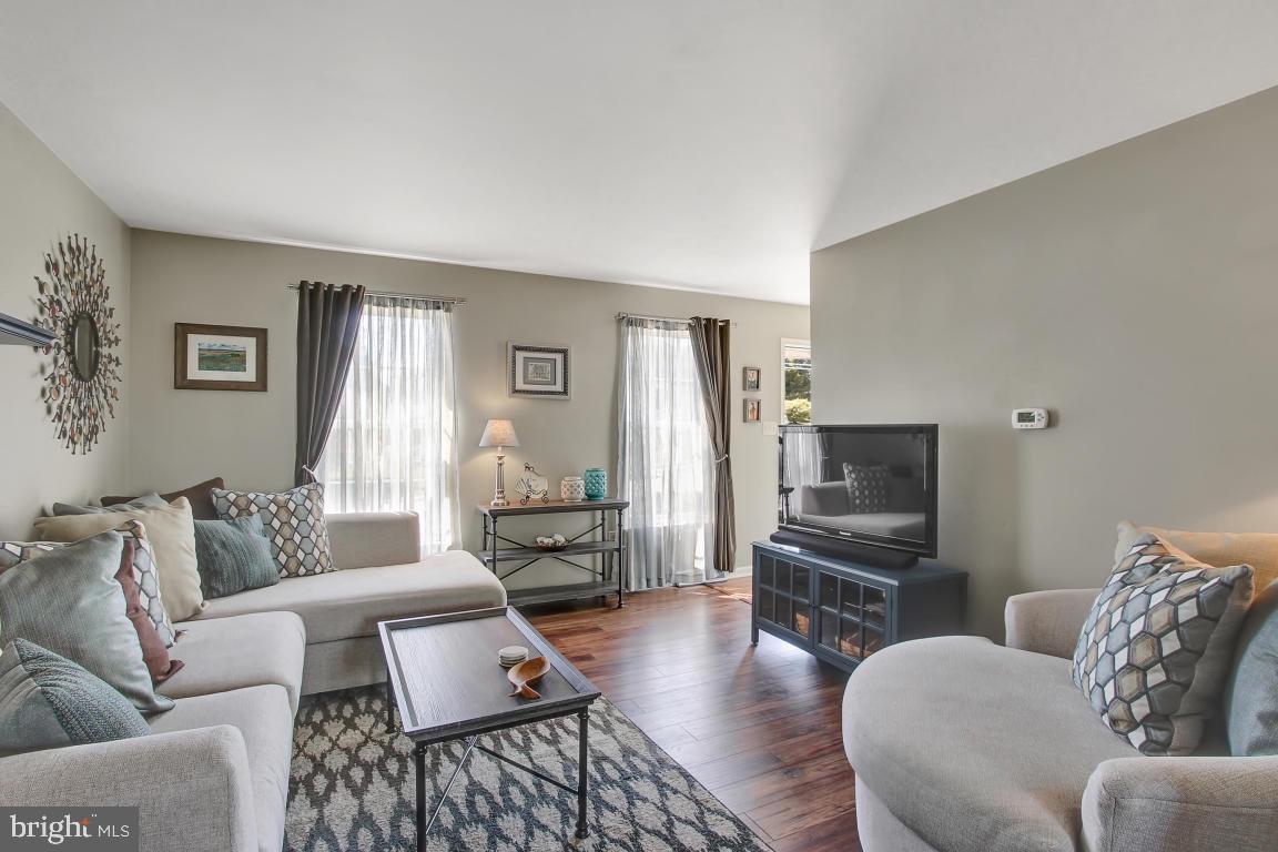 VILLAGE SQUARE - Residential