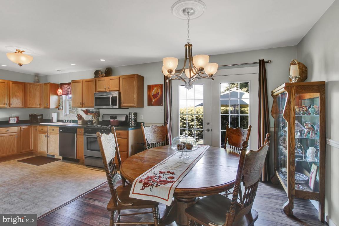 VILLAGE SQUARE - Residential